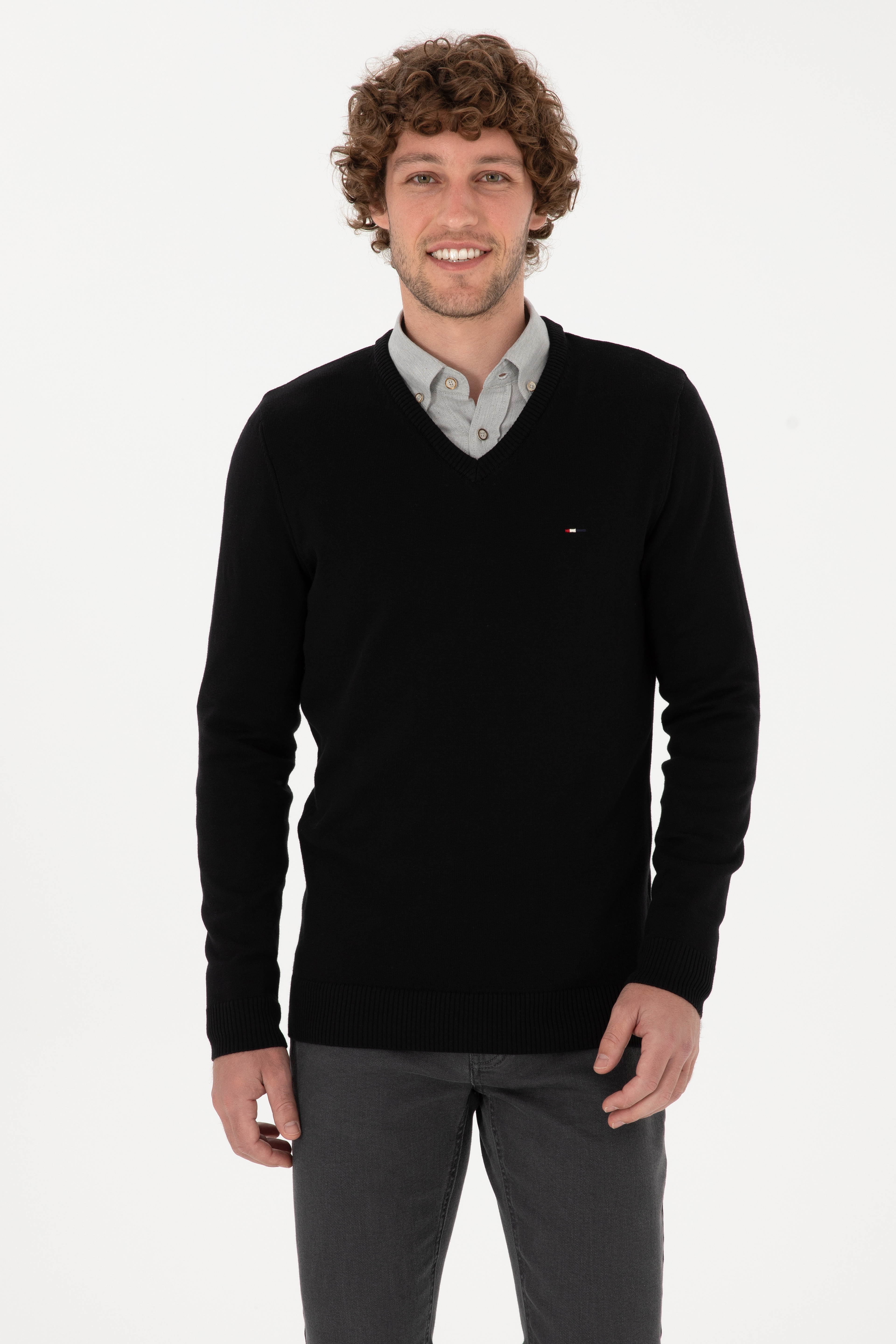 Erkek Slim Fit V Yaka Siyah Basic Kazak - Image 1
