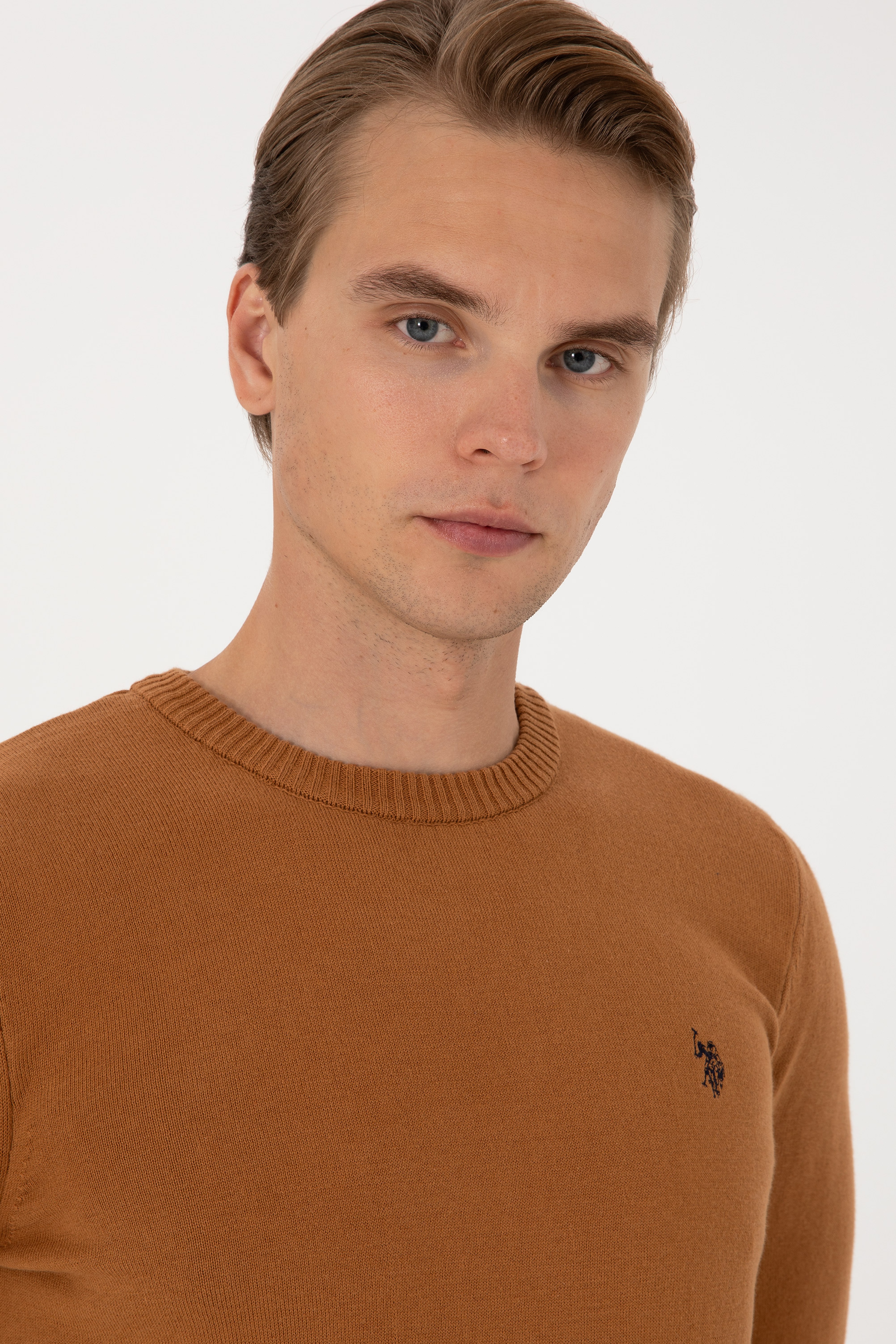 Erkek Slim Fit Bisiklet Yaka Camel Basic Kazak