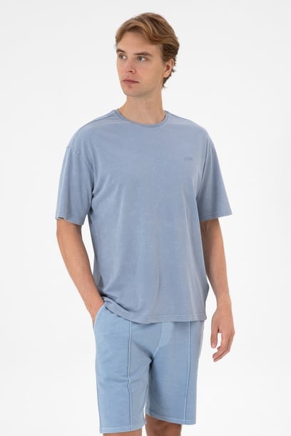 Erkek Comfort Fit Bisiklet Yaka Mavi Yıkamalı Tişört