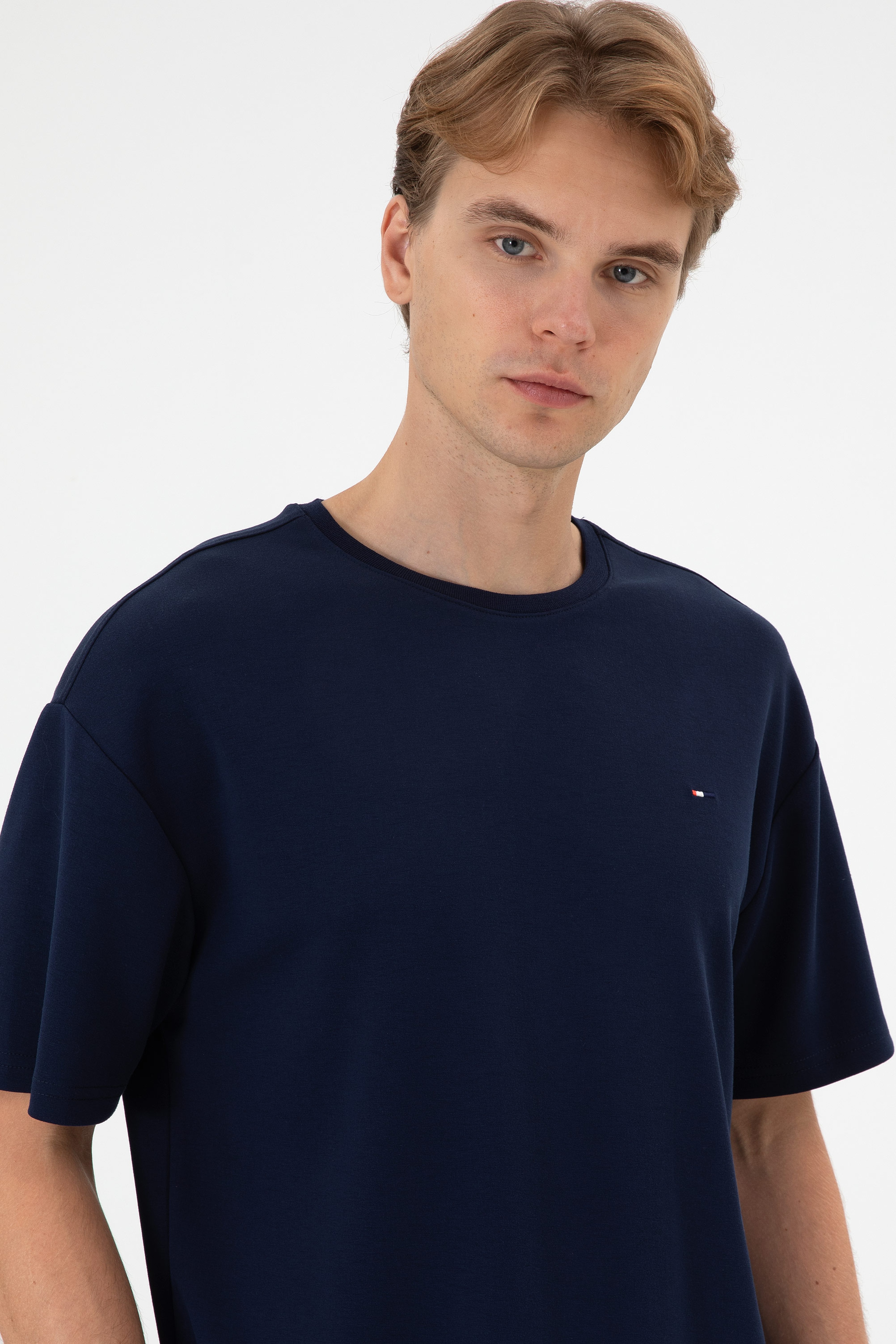 Erkek Comfort Fit Bisiklet Yaka Lacivert Tişört