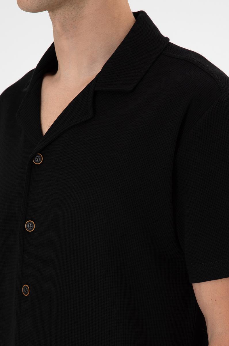 Erkek Siyah Apaş Yaka Kısa Kollu Örme Gömlek