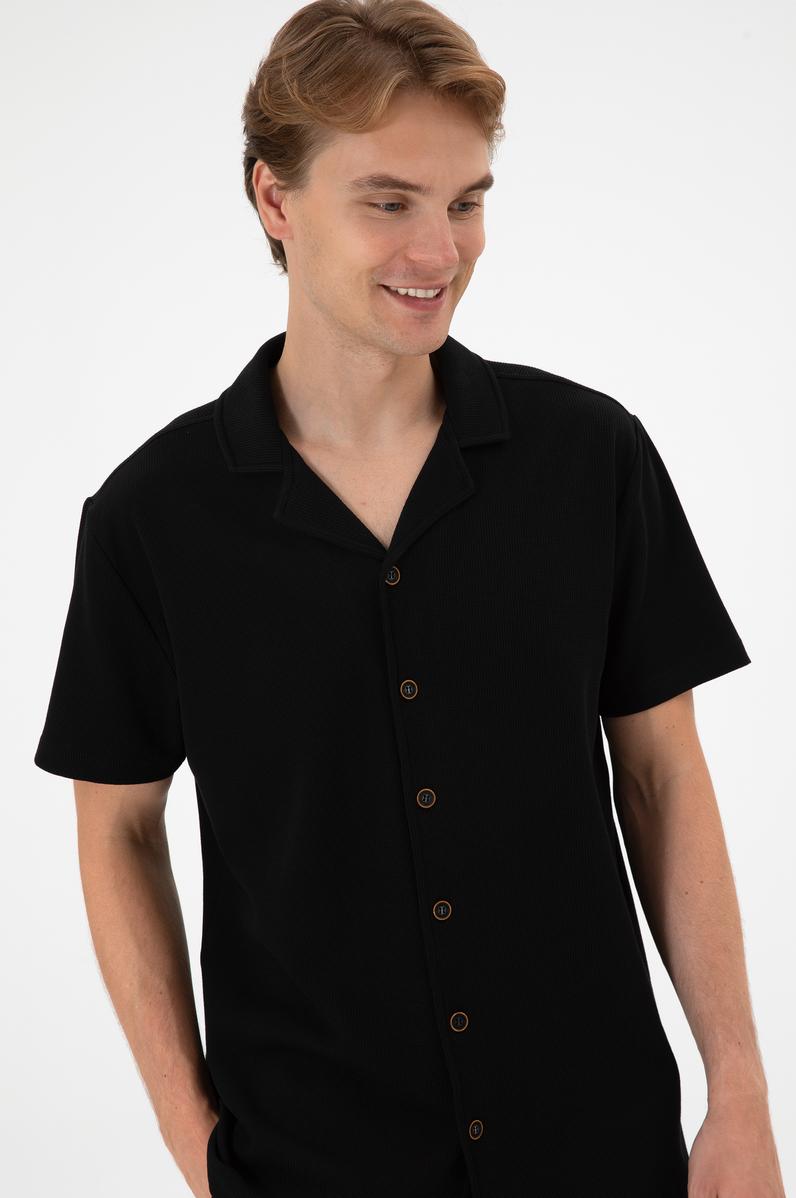 Erkek Siyah Apaş Yaka Kısa Kollu Örme Gömlek