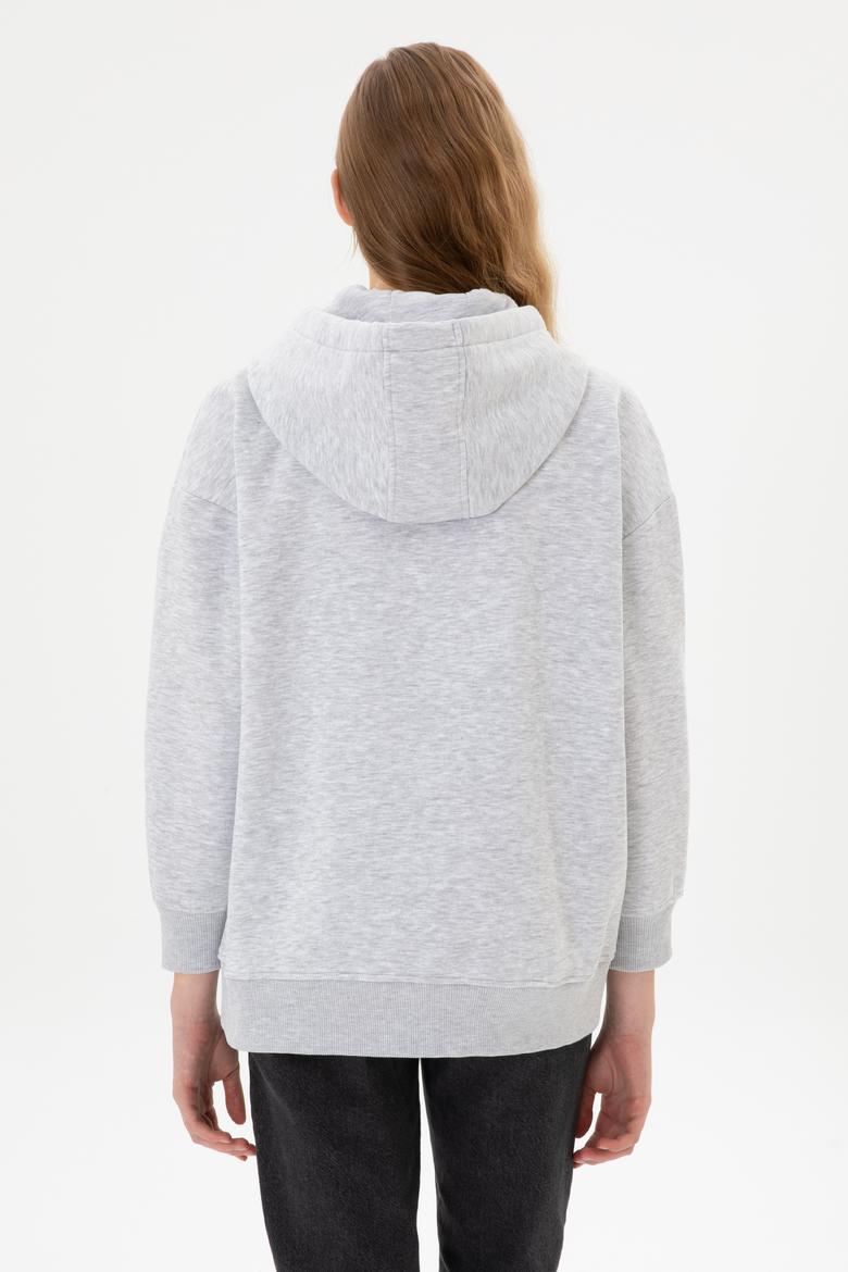 Kadın Açık Gri Şardonlu Kapüşonlu Sweatshırt - 50314130073