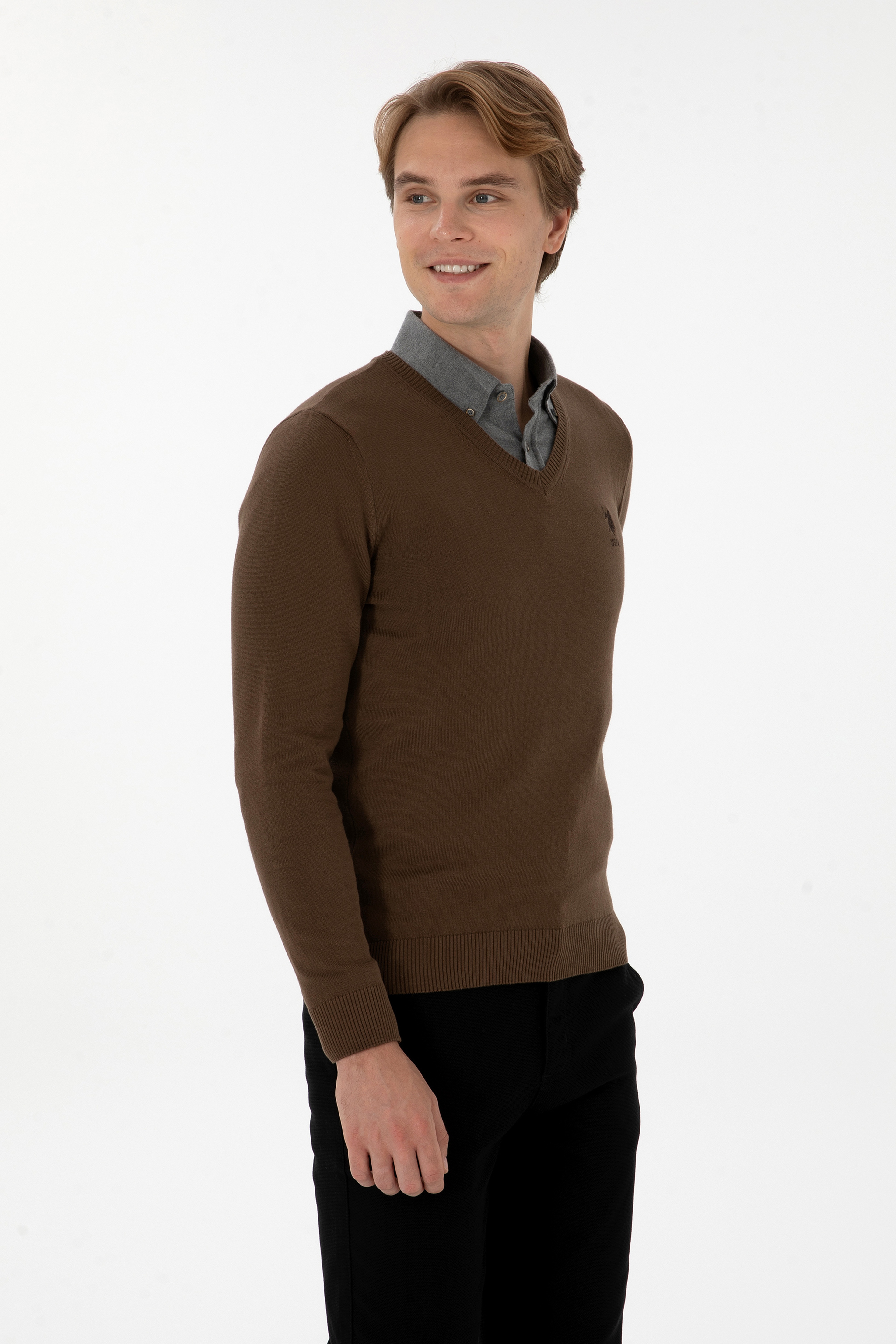 Erkek Slim Fit V Yaka Kahverengi Basic Kazak - Image 3