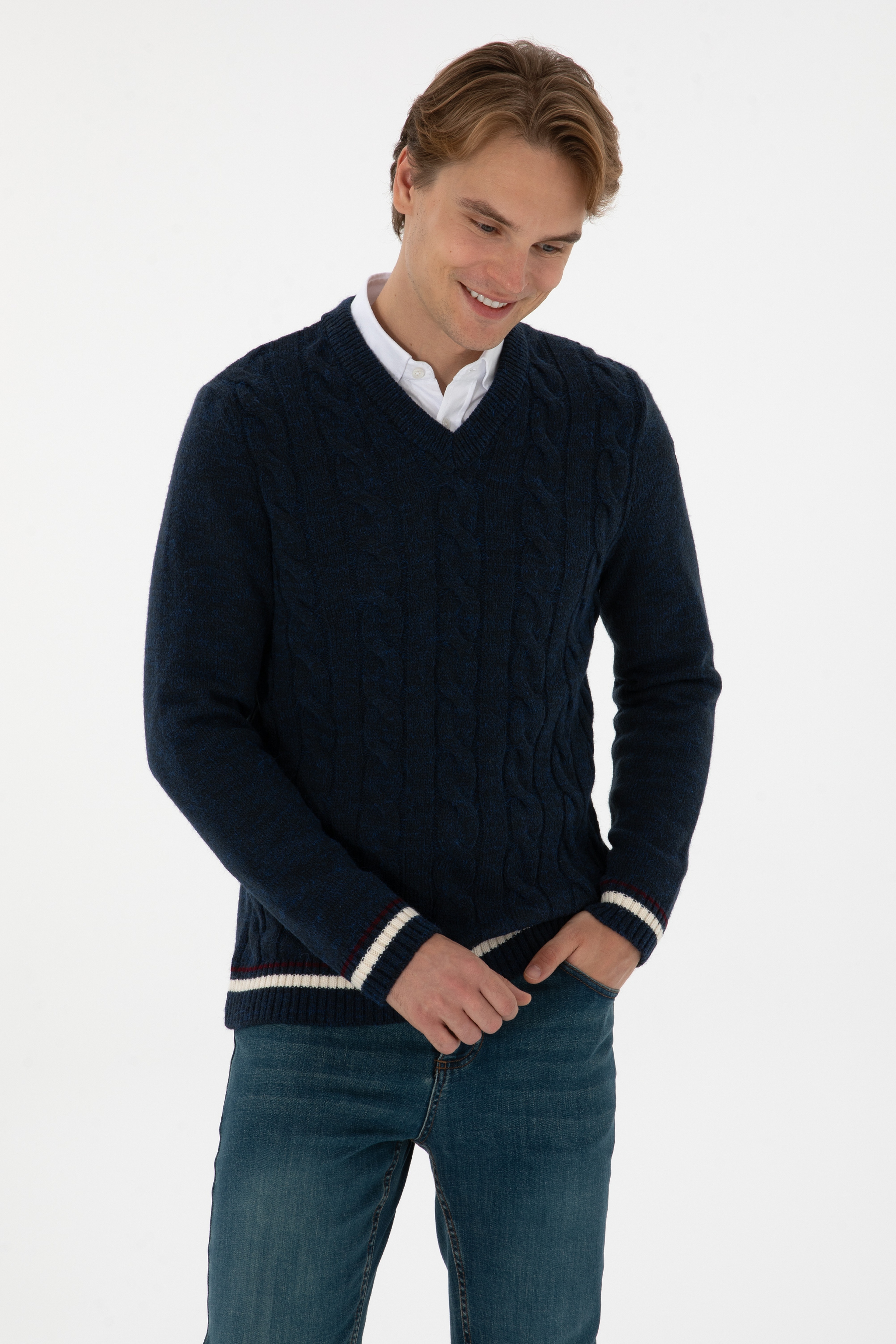 Erkek Regular Fit V Yaka Lacivert Kazak - Image 3