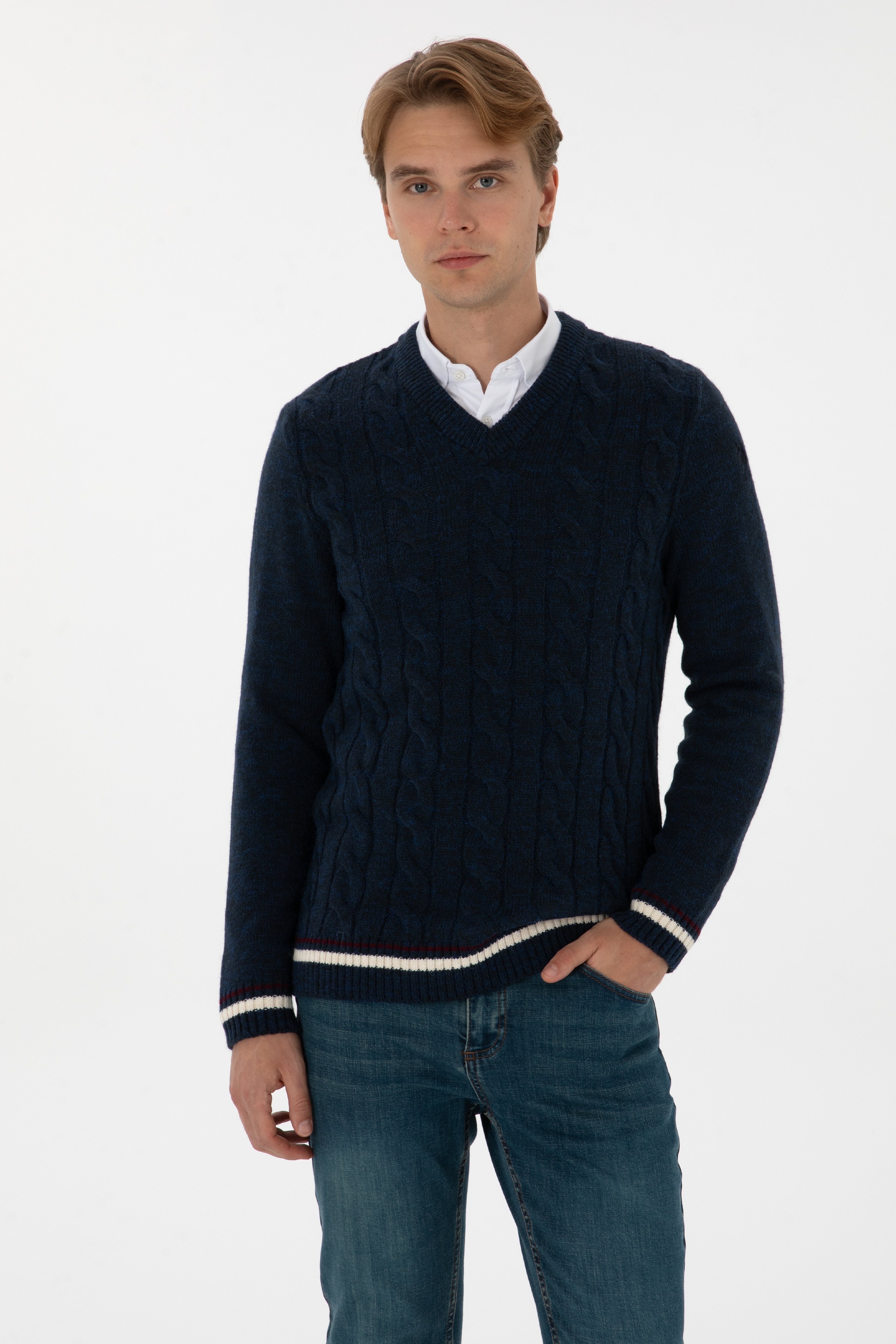 Erkek Regular Fit V Yaka Lacivert Kazak - Image 1