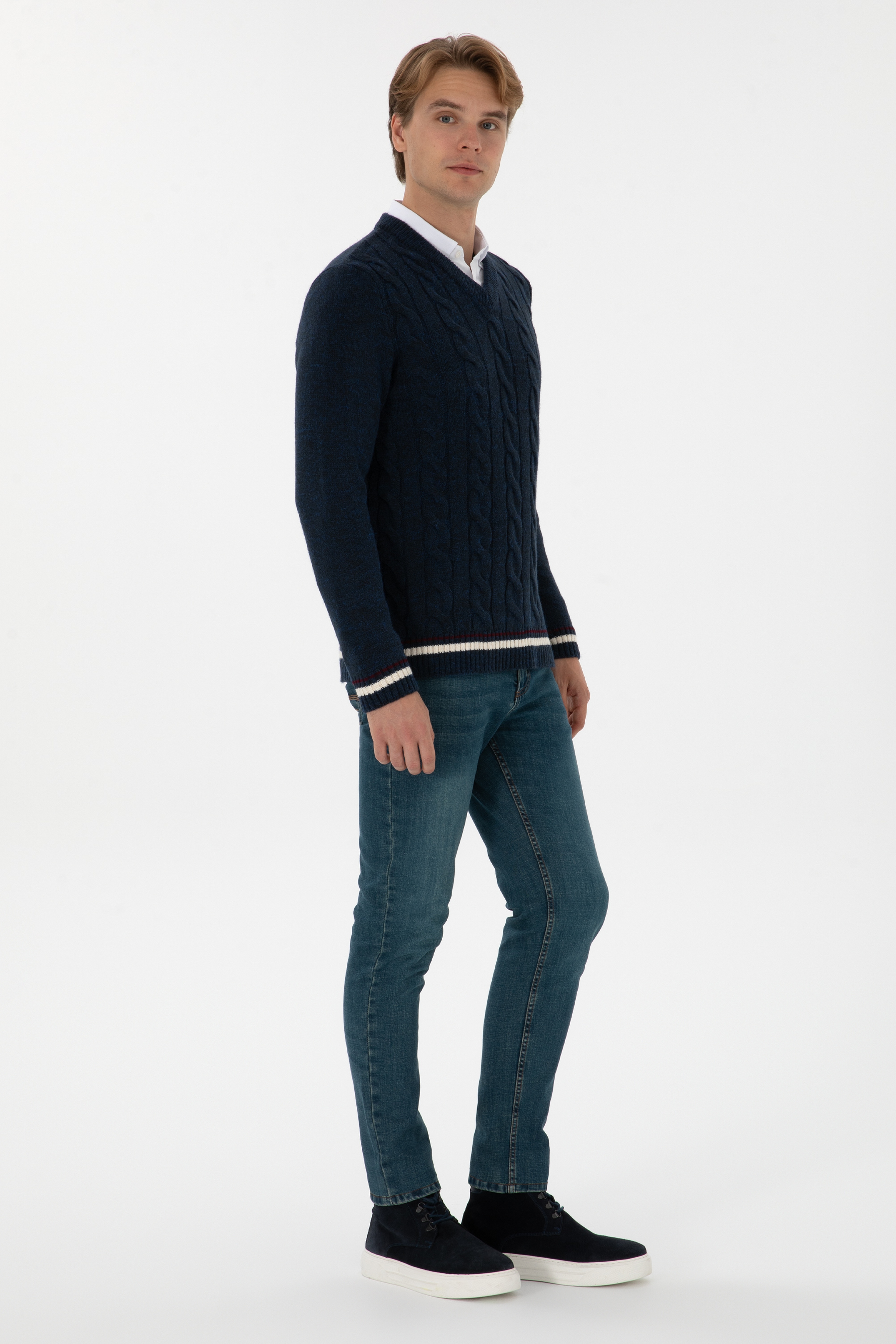 Erkek Regular Fit V Yaka Lacivert Kazak - Image 4