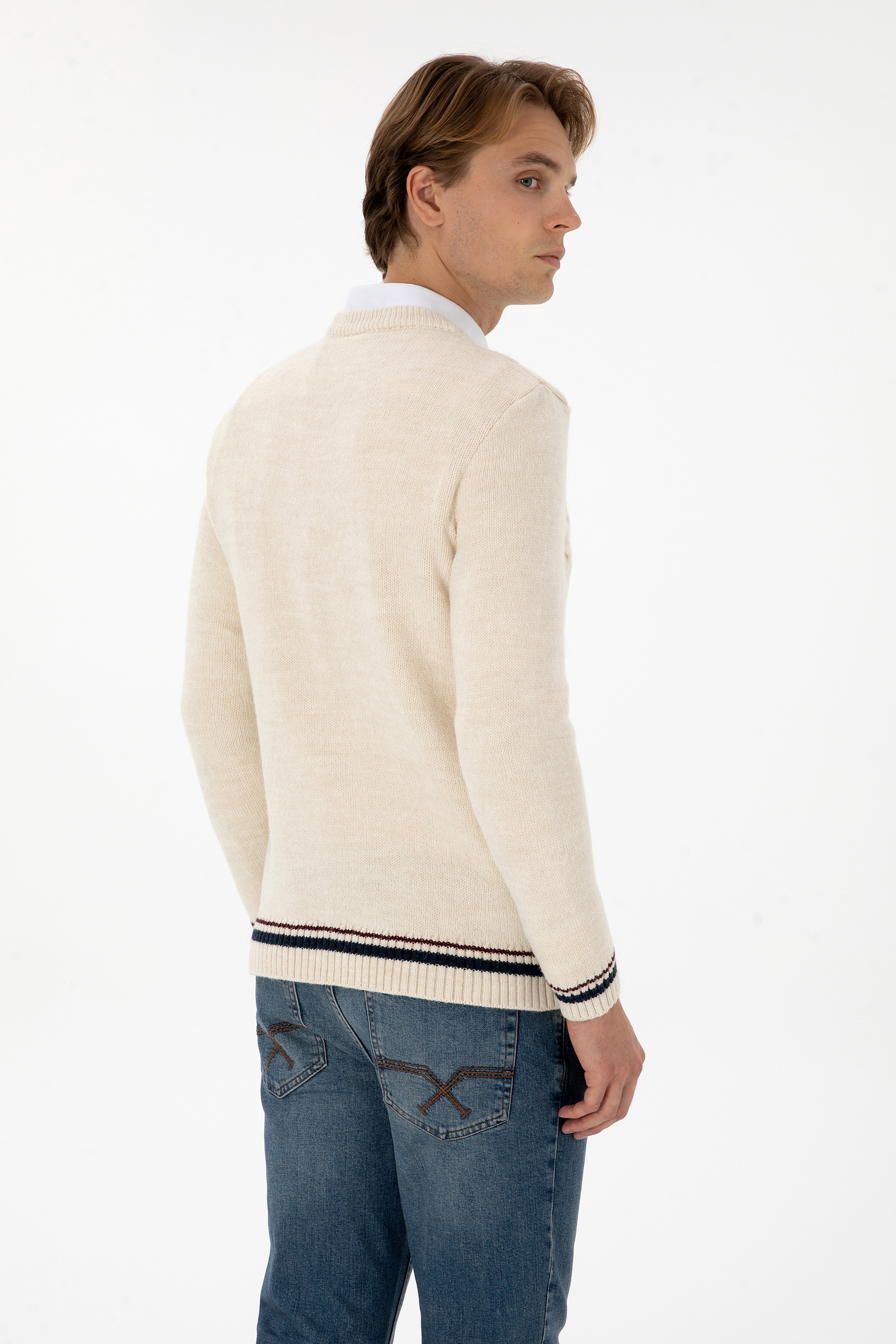 Erkek Regular Fit V Yaka Krem Kazak - Image 5