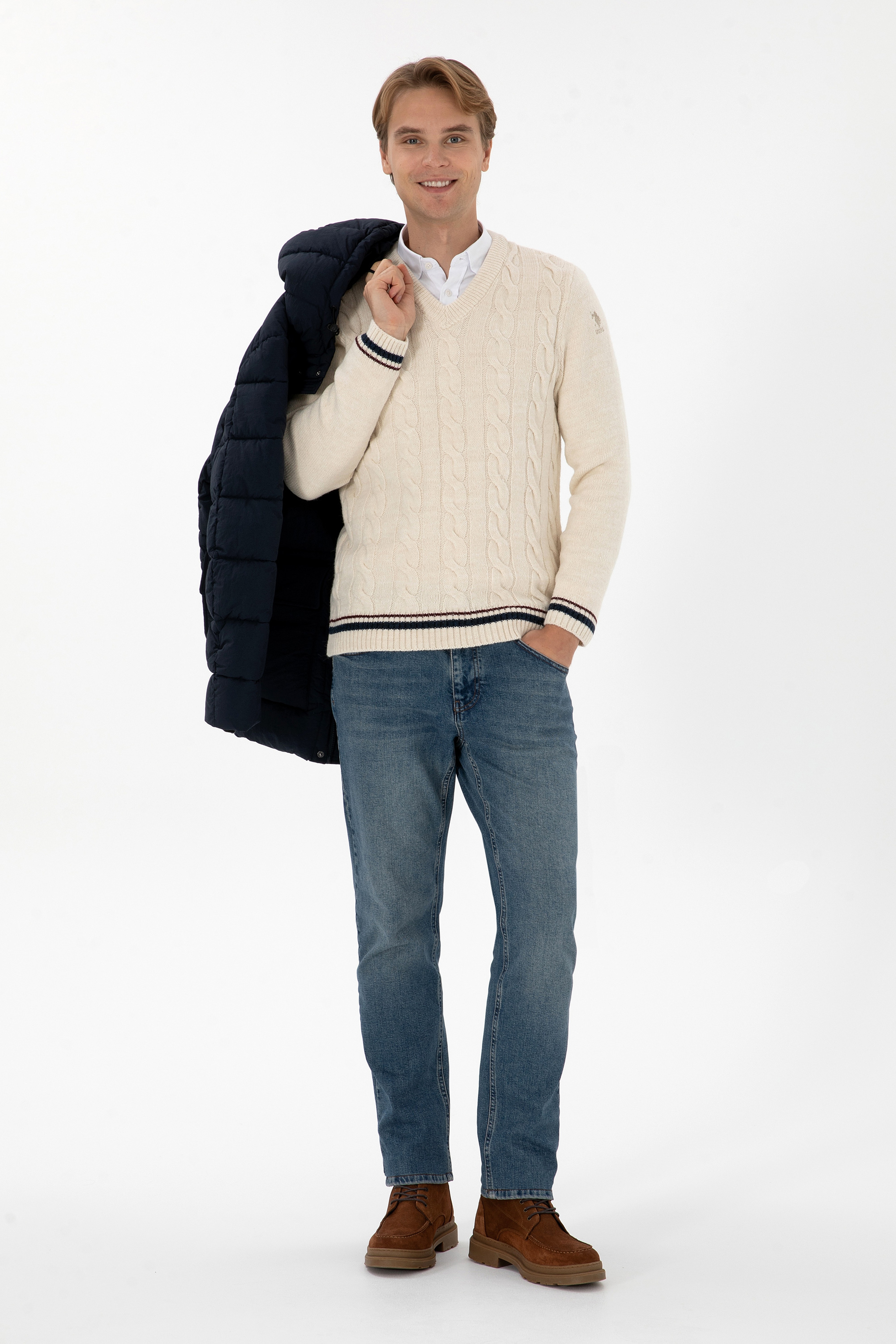 Erkek Regular Fit V Yaka Krem Kazak - Image 4