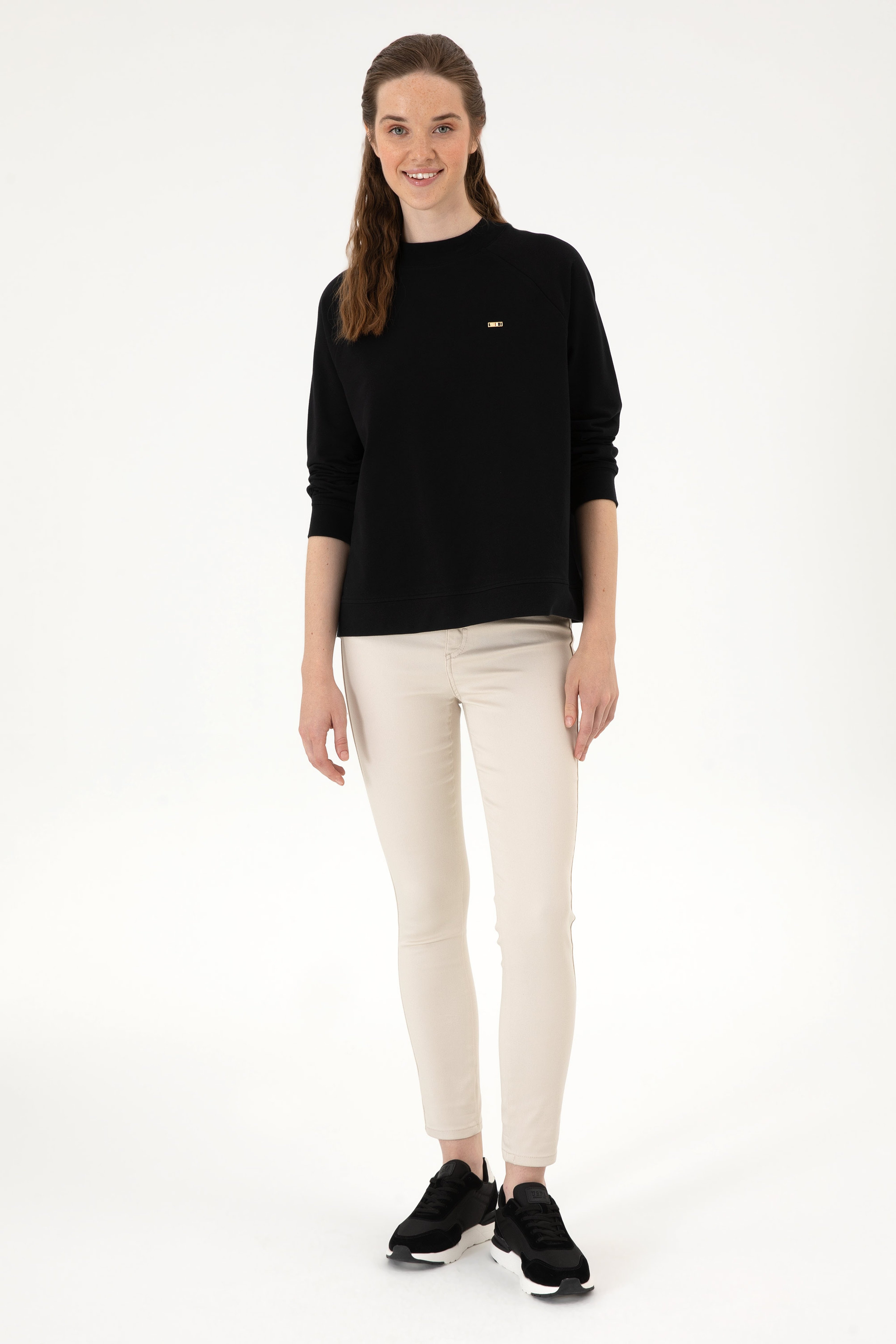 Kadın Siyah Regular Bisiklet Yaka Basic Sweatshırt - Image 4