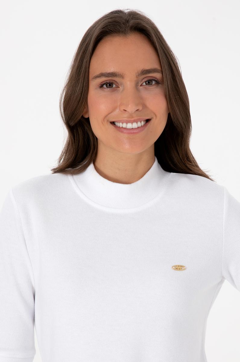 Kadın Beyaz Düğme Detaylı Balıkçı Yaka Sweatshirt