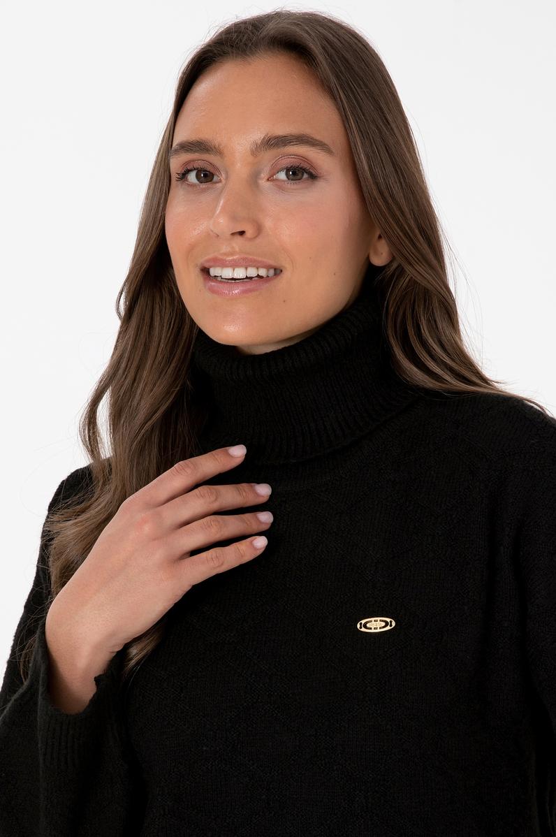 Kadın Siyah Boğazlı Kazak