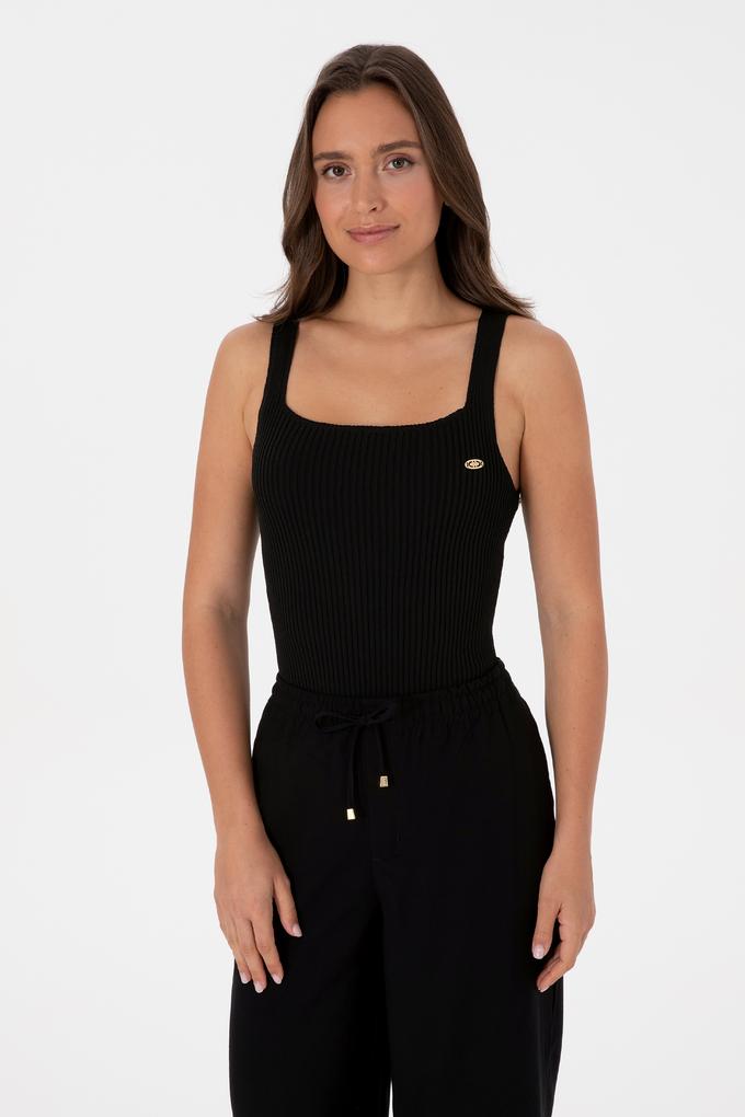 Kadın Siyah Kare Yaka Kazak