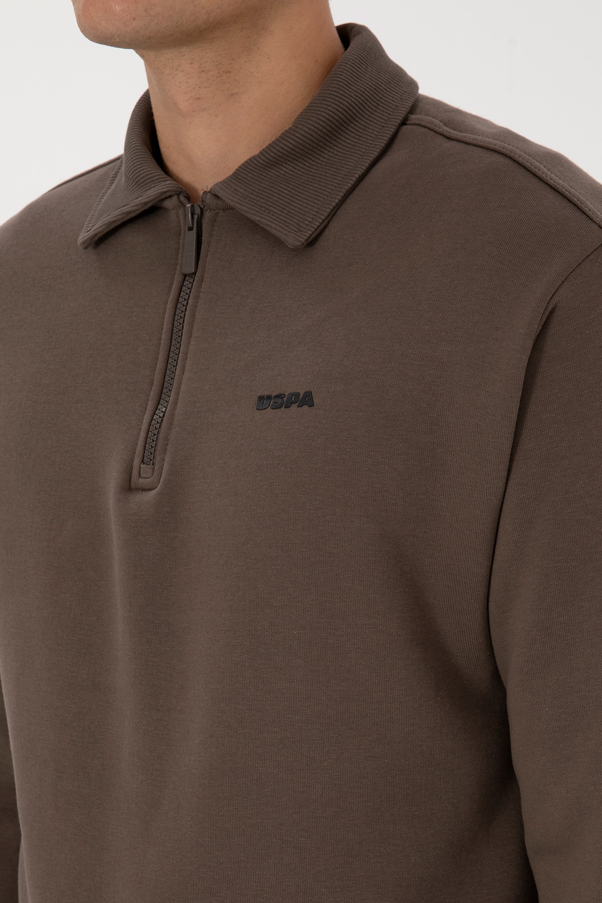 Erkek Regular Fit Yarım Fermuarlı Şardonlu Polo Yaka Vizon Basic Sweatshirt - Image 7