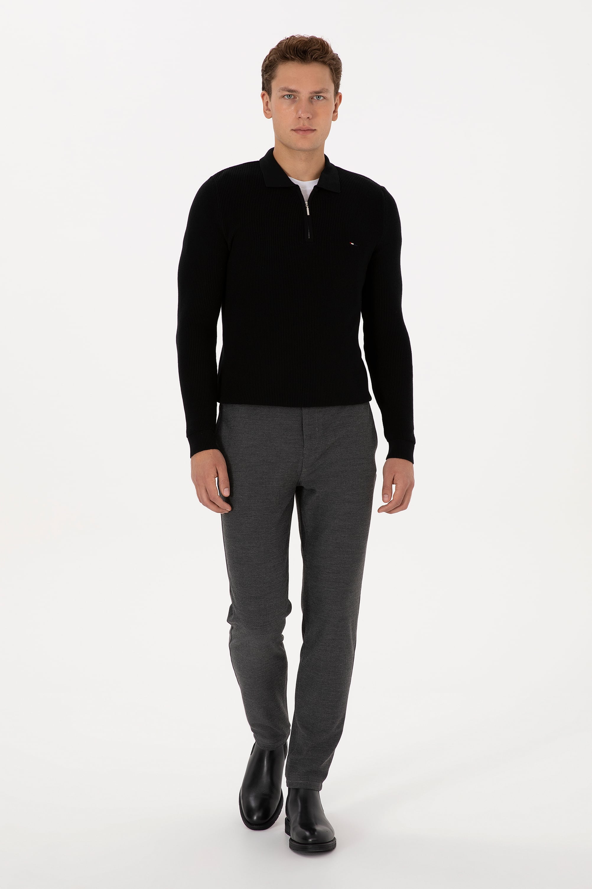 Erkek Regular Fit Yarım Fermuarlı Siyah Basic Kazak