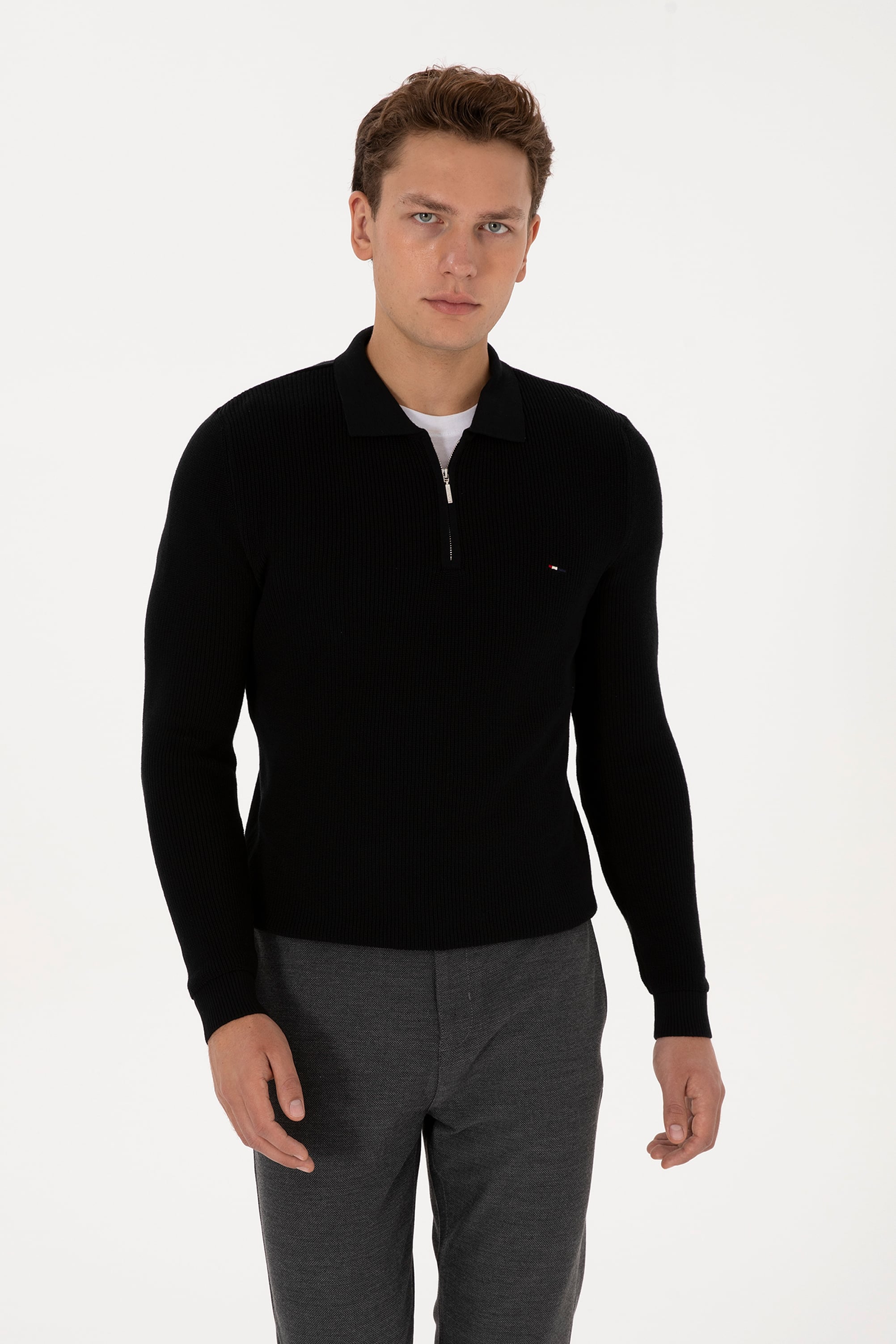 Erkek Regular Fit Yarım Fermuarlı Siyah Basic Kazak - Image 1