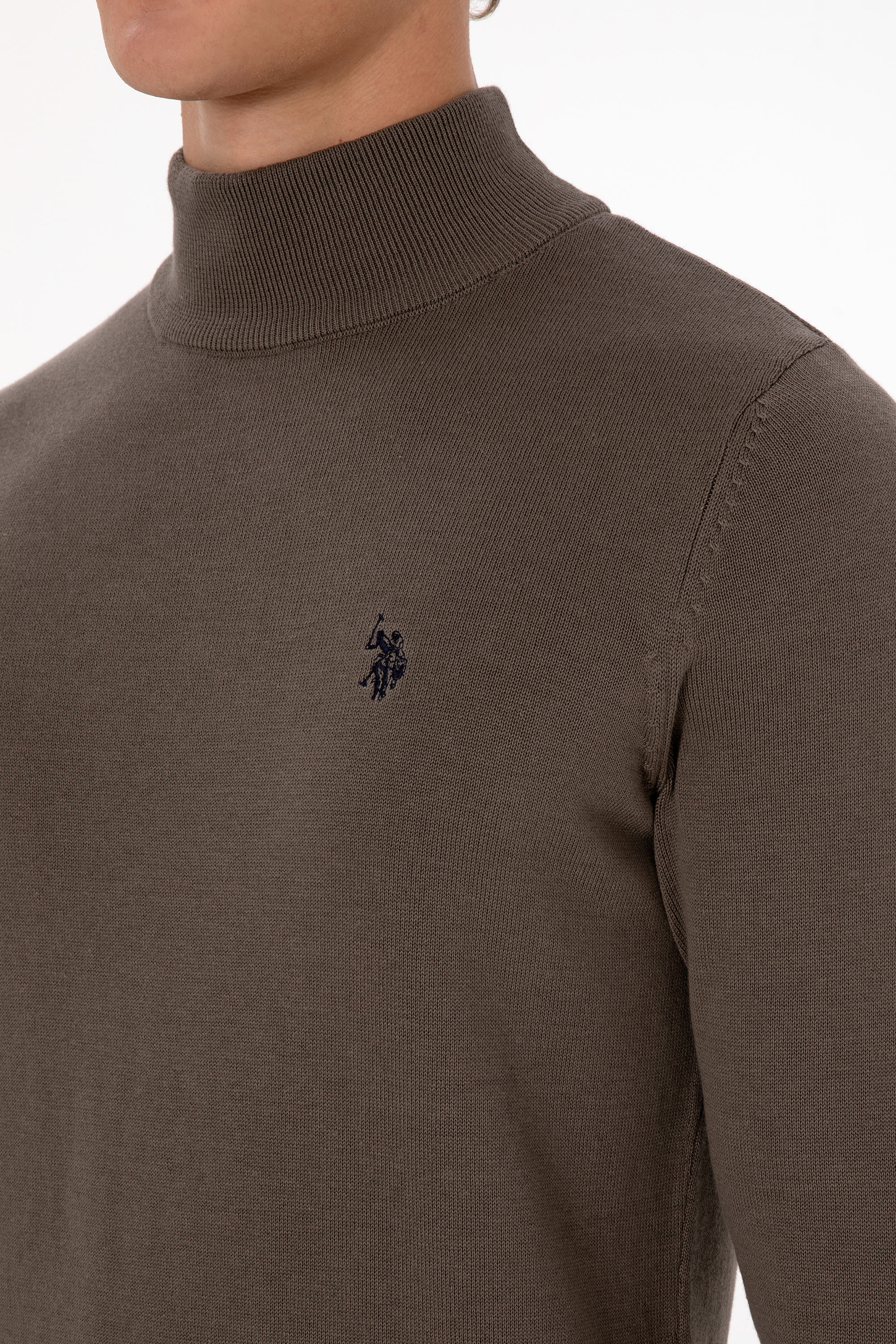 Erkek Slim Fit Boğazlı Vizon Basic Kazak - Image 7