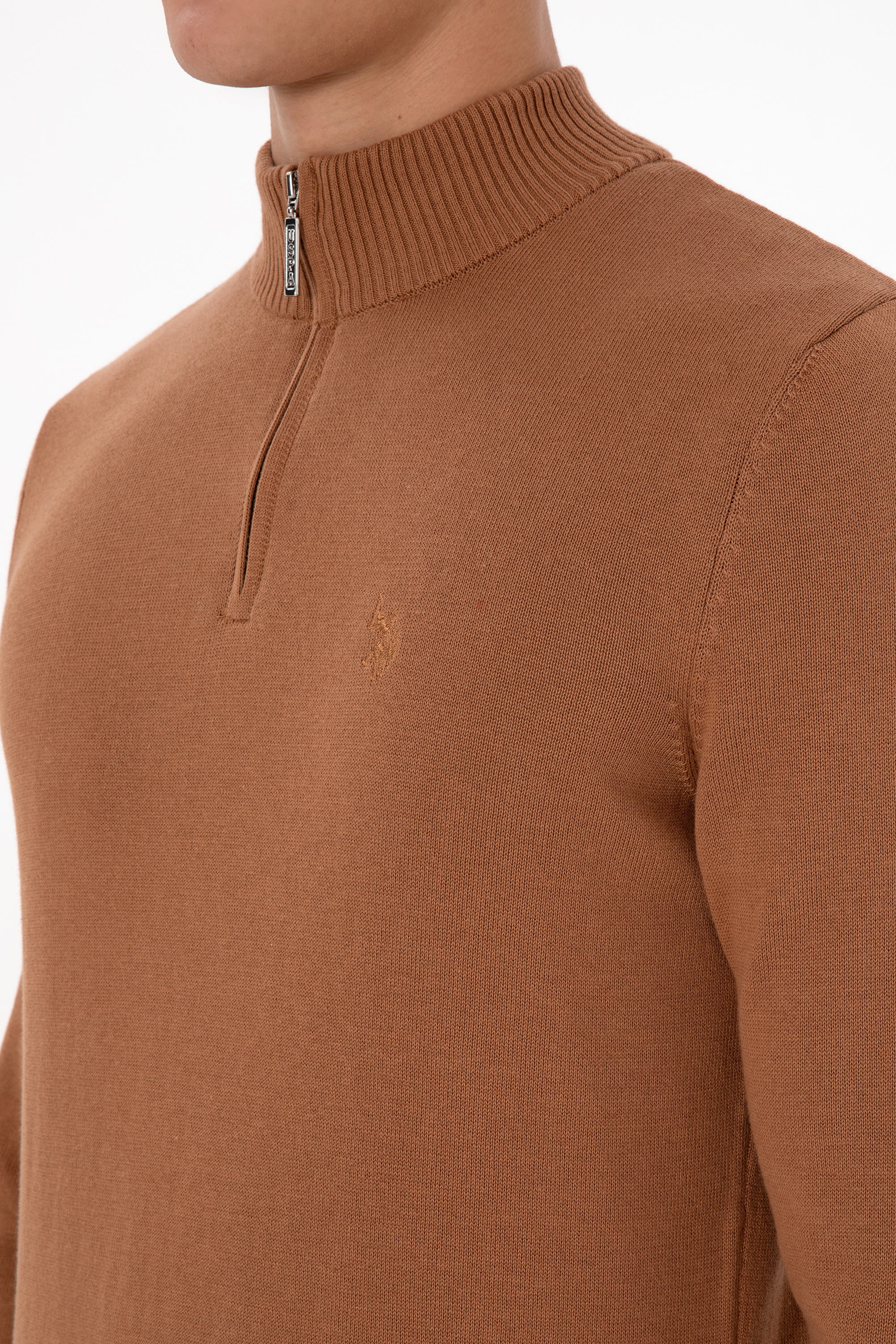 Erkek Slim Fit Yarım Fermuarlı Camel Basic Kazak
