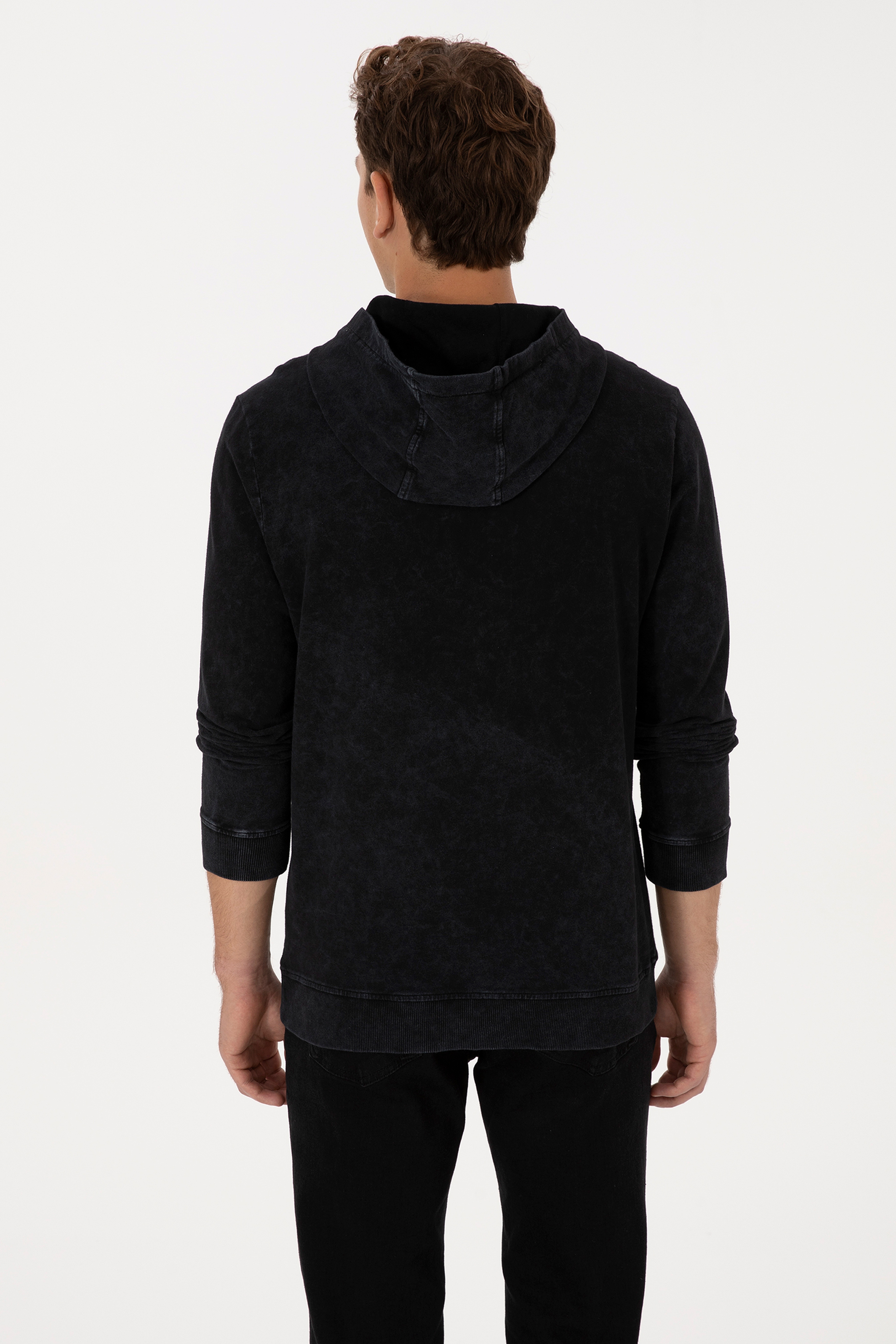 Erkek Regular Fit Kapüşonlu Yıkamalı Siyah İnce Sweatshirt - Image 5