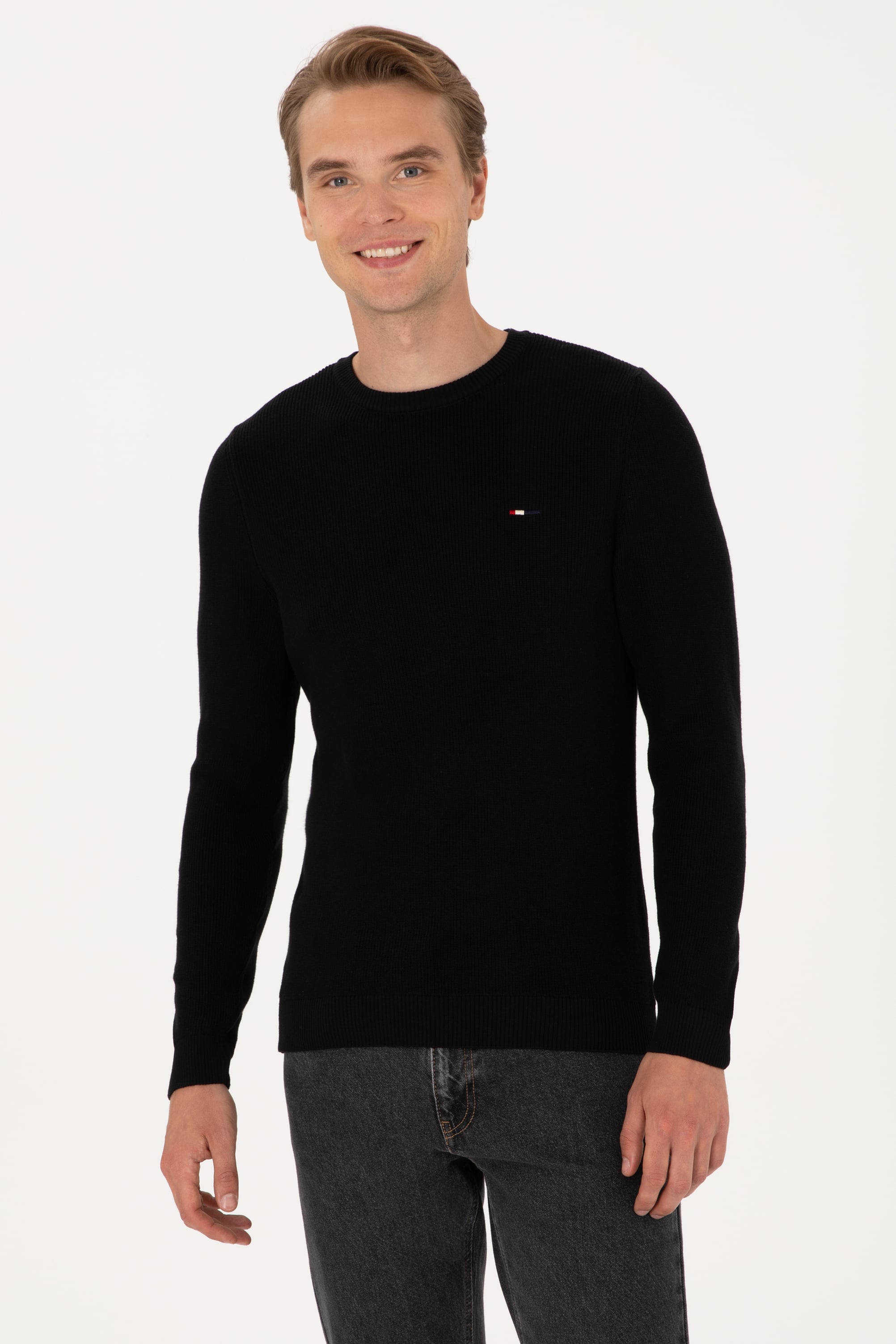 Erkek Slim Fit Bisiklet Yaka Siyah Basic Kazak - Image 1
