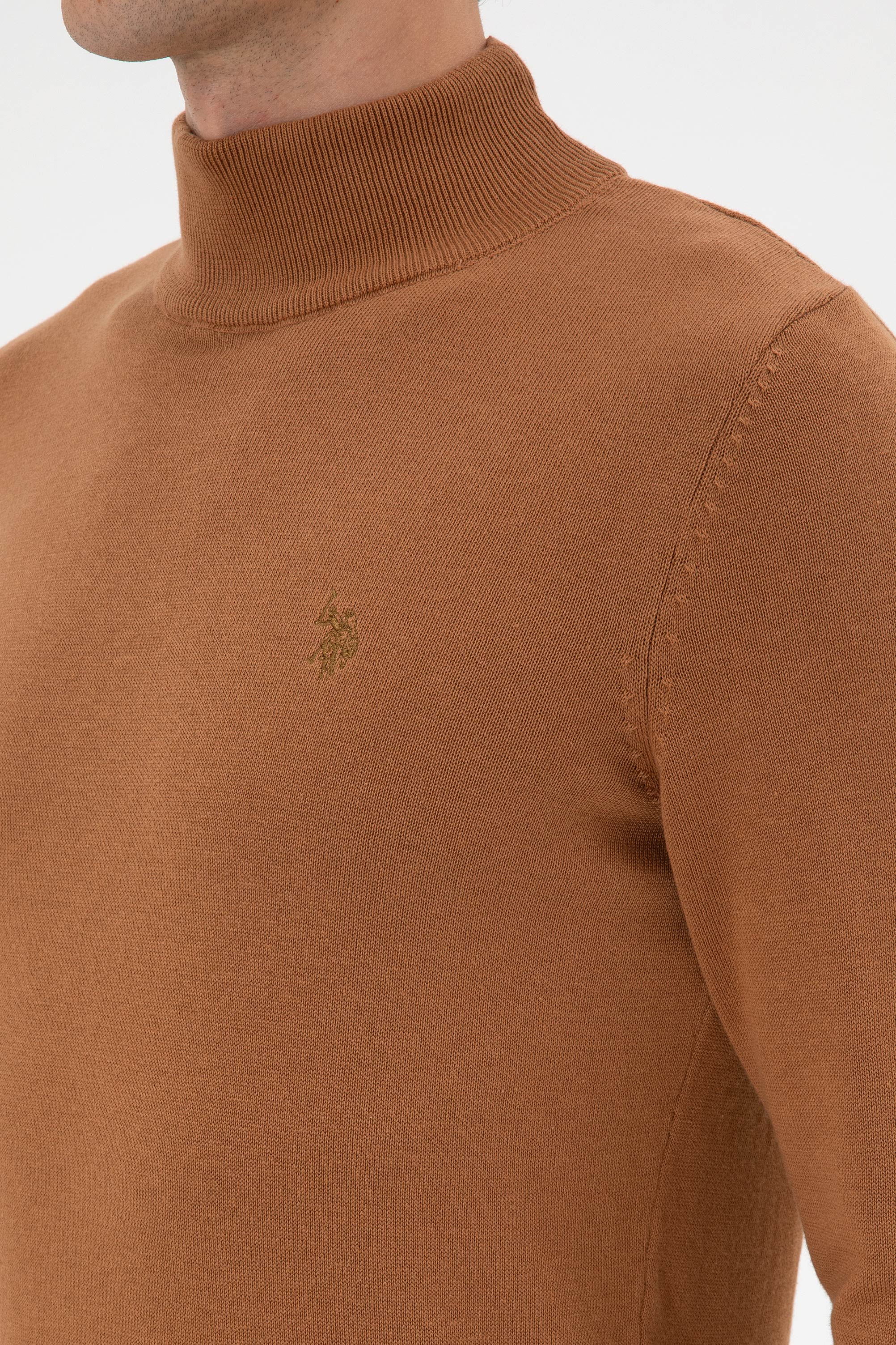 Erkek Slim Fit Boğazlı Camel Basic Kazak