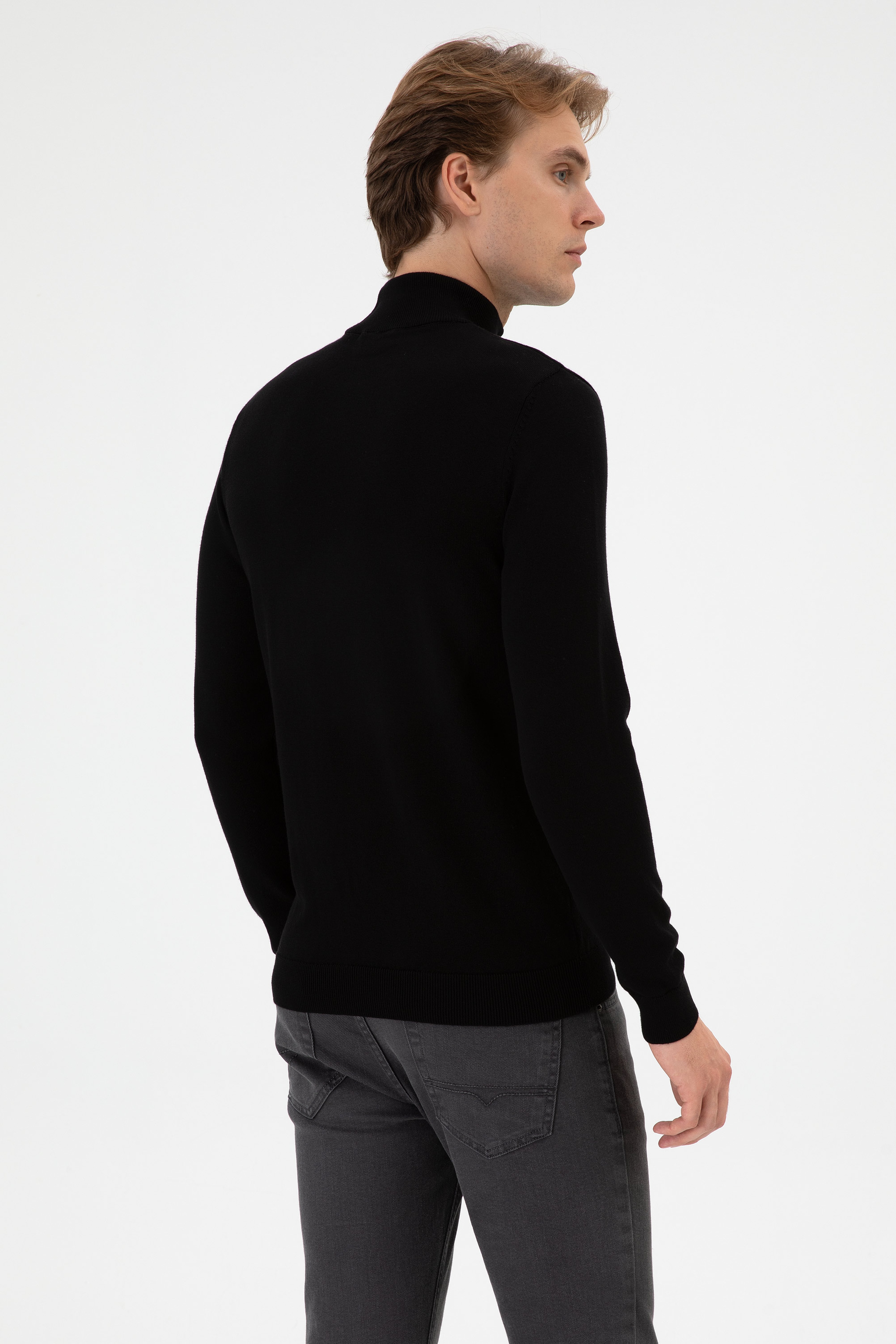 Erkek Slim Fit Boğazlı Siyah Basic Kazak - Image 5