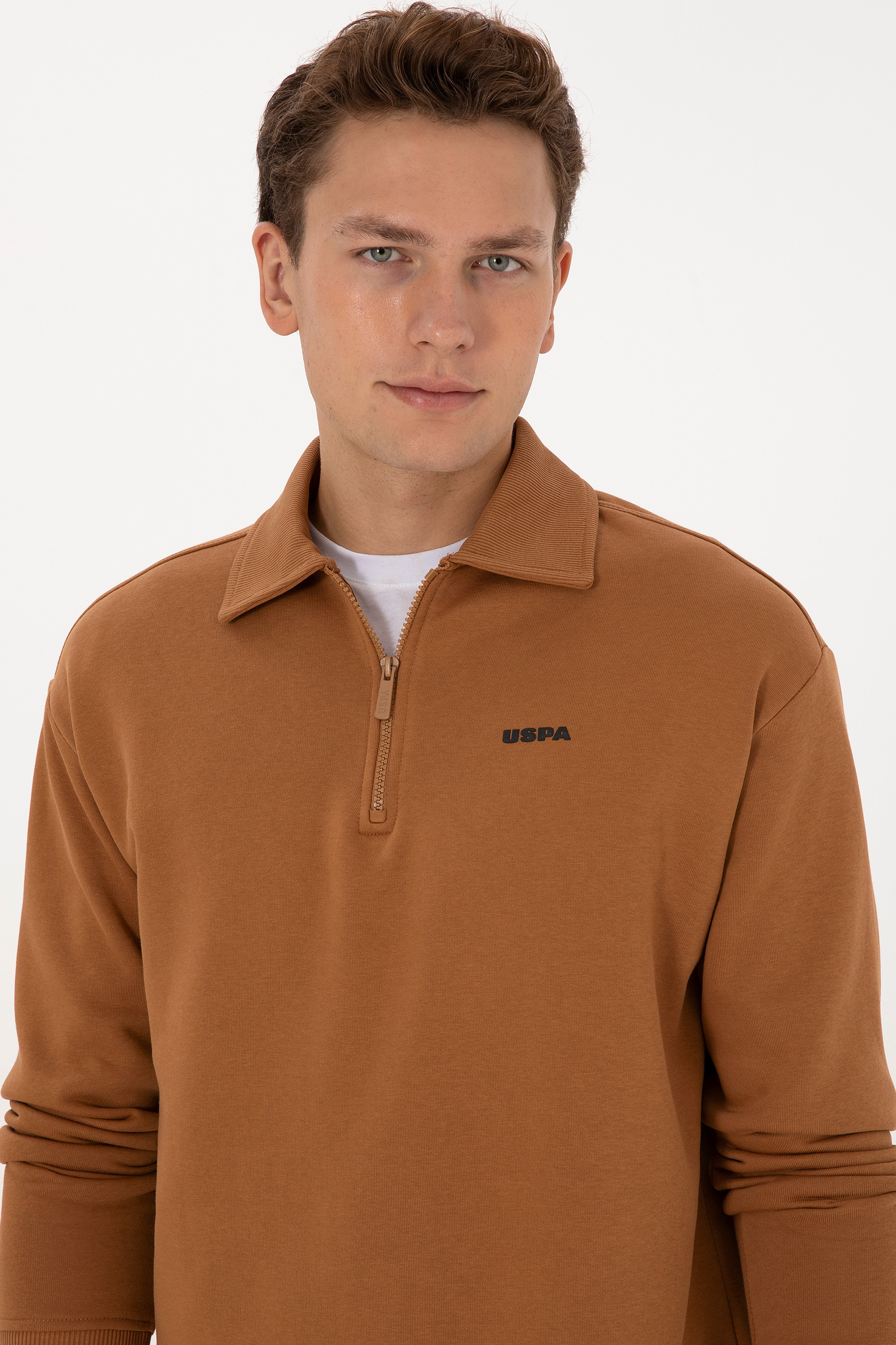 Erkek Regular Fit Yarım Fermuarlı Şardonlu Polo Yaka Camel Basic Sweatshirt - Image 2