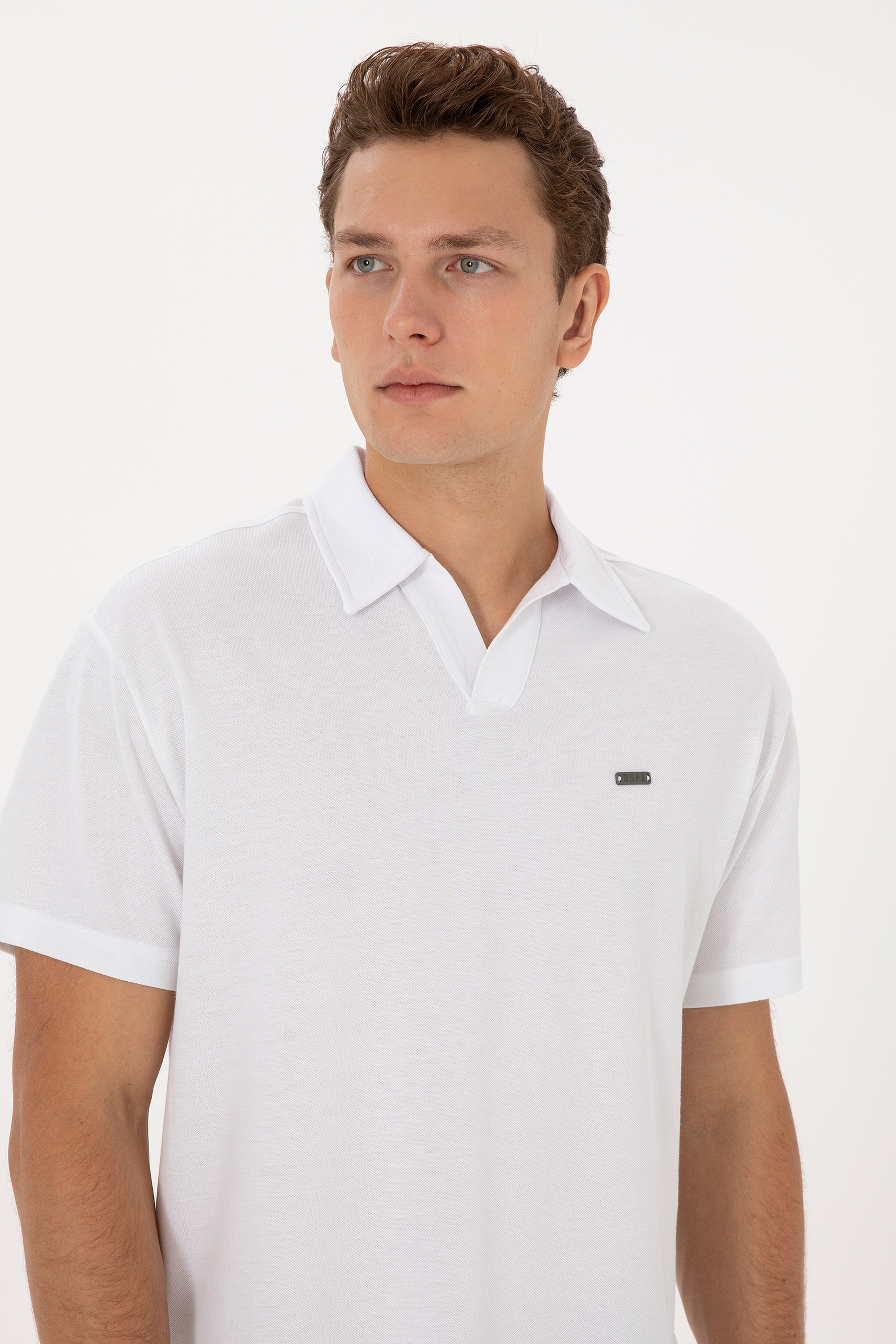 Erkek Comfort Fit Kaçık Yaka Beyaz Tişört - Image 2