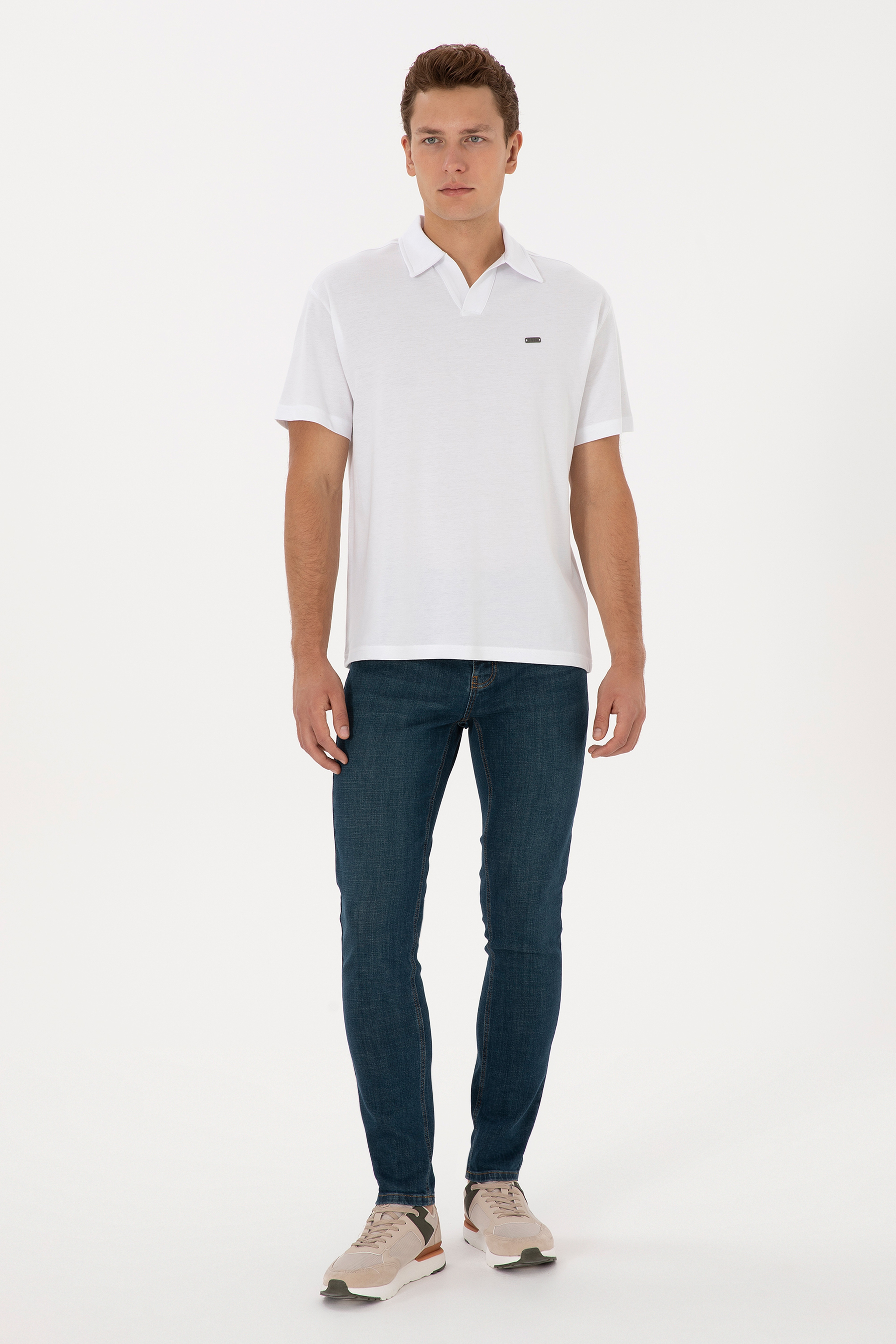 Erkek Comfort Fit Kaçık Yaka Beyaz Tişört - Image 4