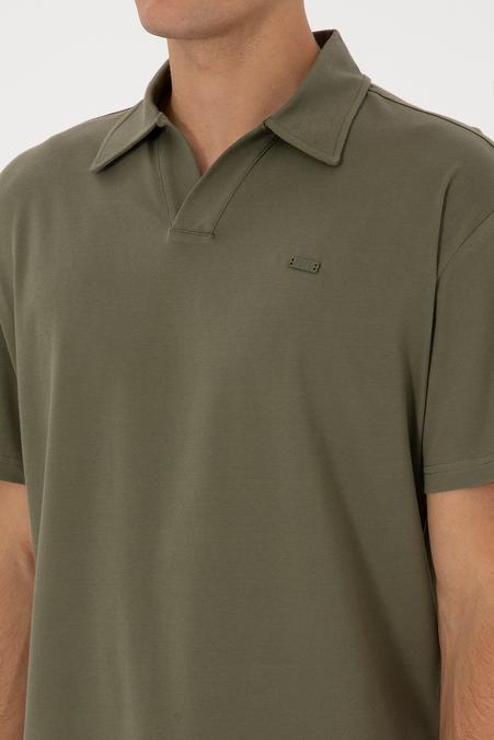 Erkek Comfort Fit Kaçık Yaka Koyu Haki Tişört