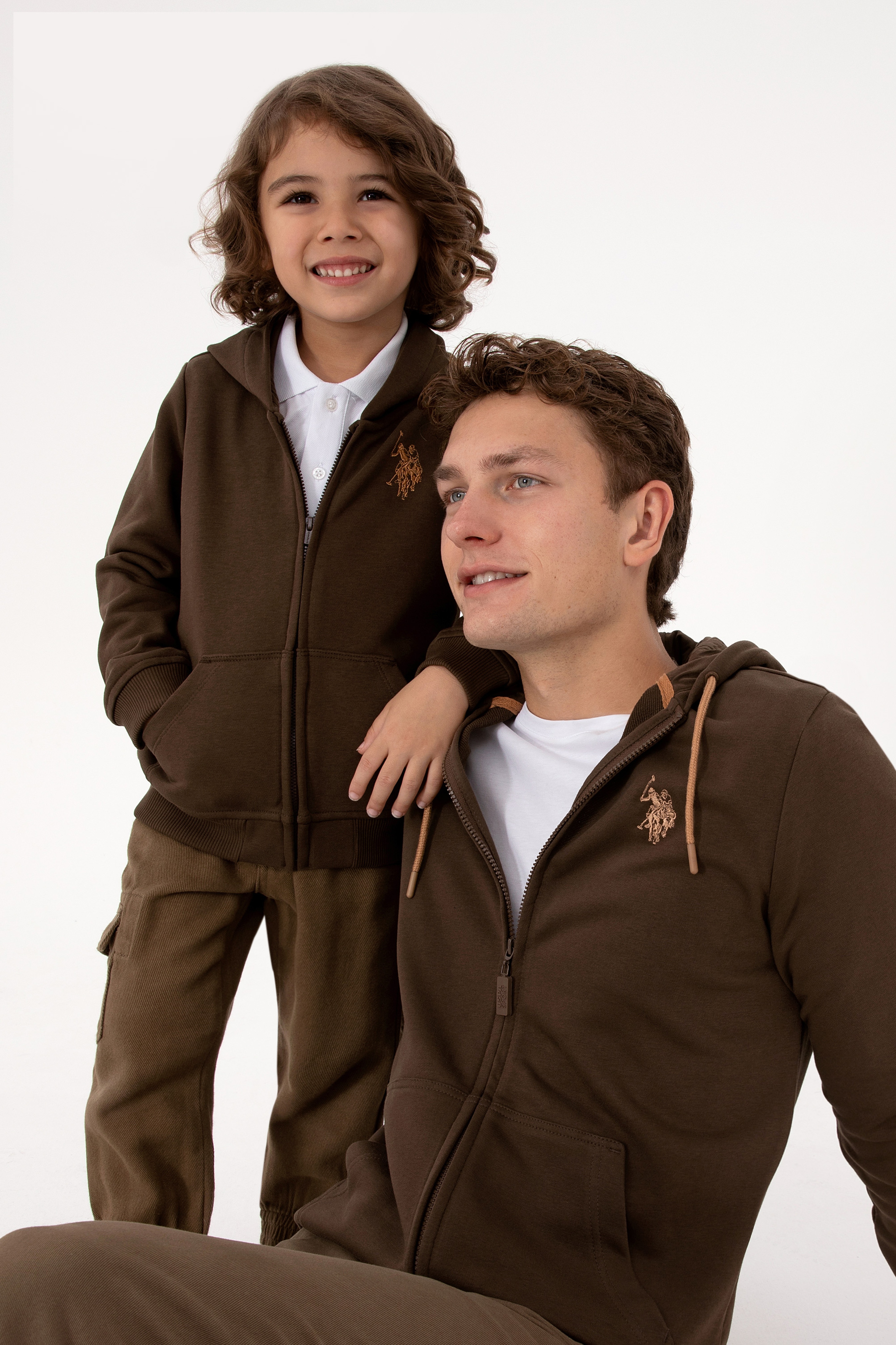 Erkek Regular Fit Fermuarlı Kapüşonlu Kahverengi Örme Hırka - Image 3