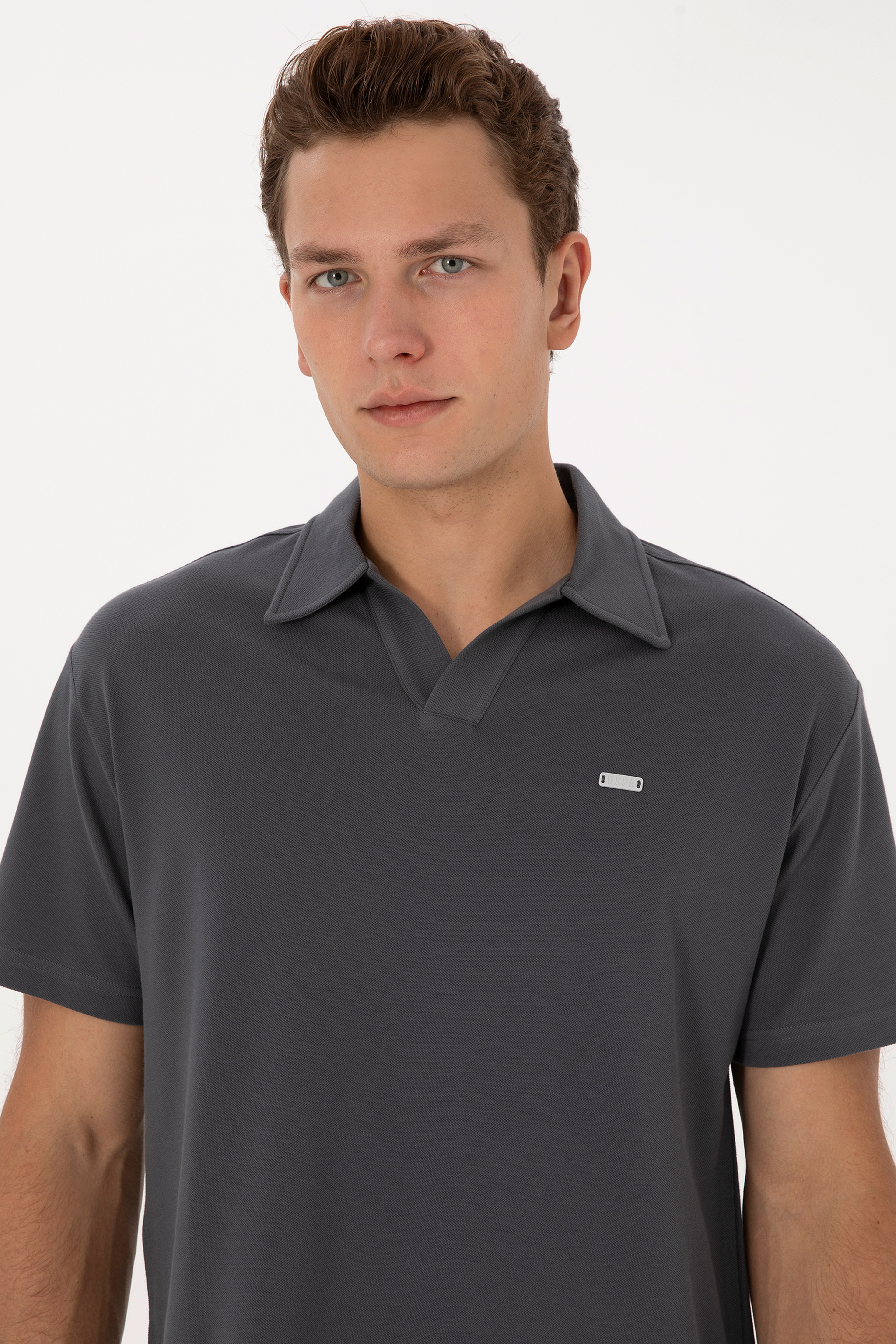 Erkek Comfort Fit Kaçık Yaka Gri Tişört - Image 2