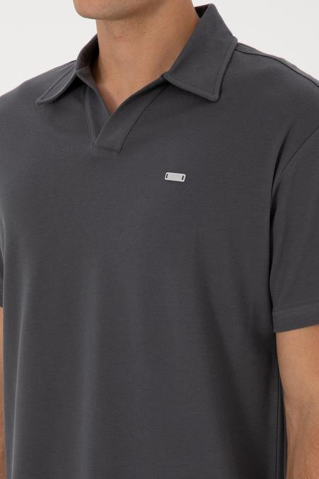 Erkek Comfort Fit Kaçık Yaka Gri Tişört