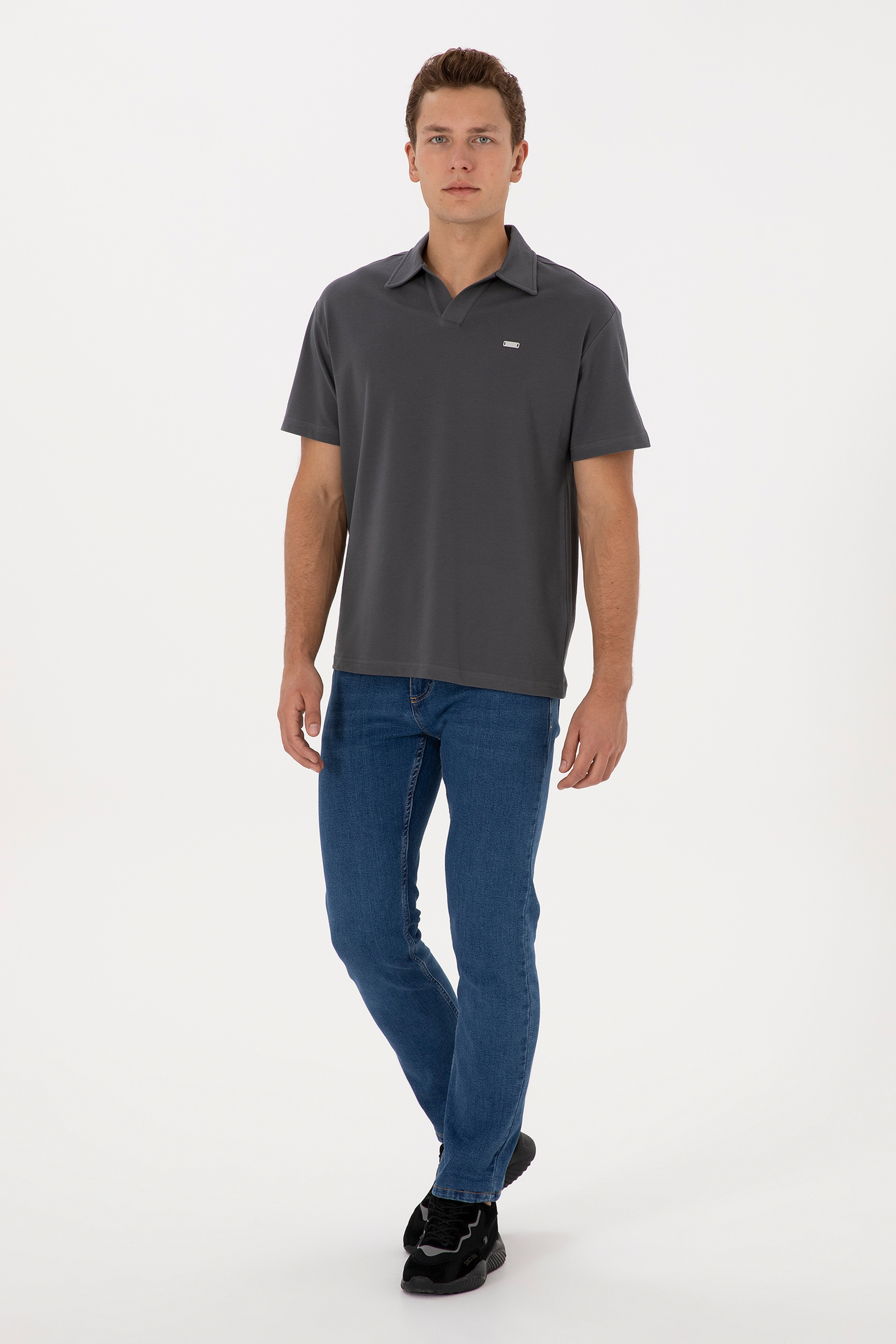 Erkek Comfort Fit Kaçık Yaka Gri Tişört