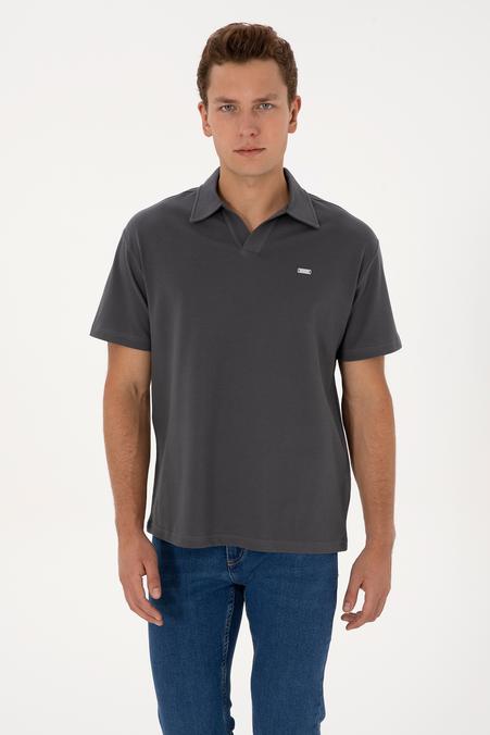Erkek Comfort Fit Kaçık Yaka Gri Tişört