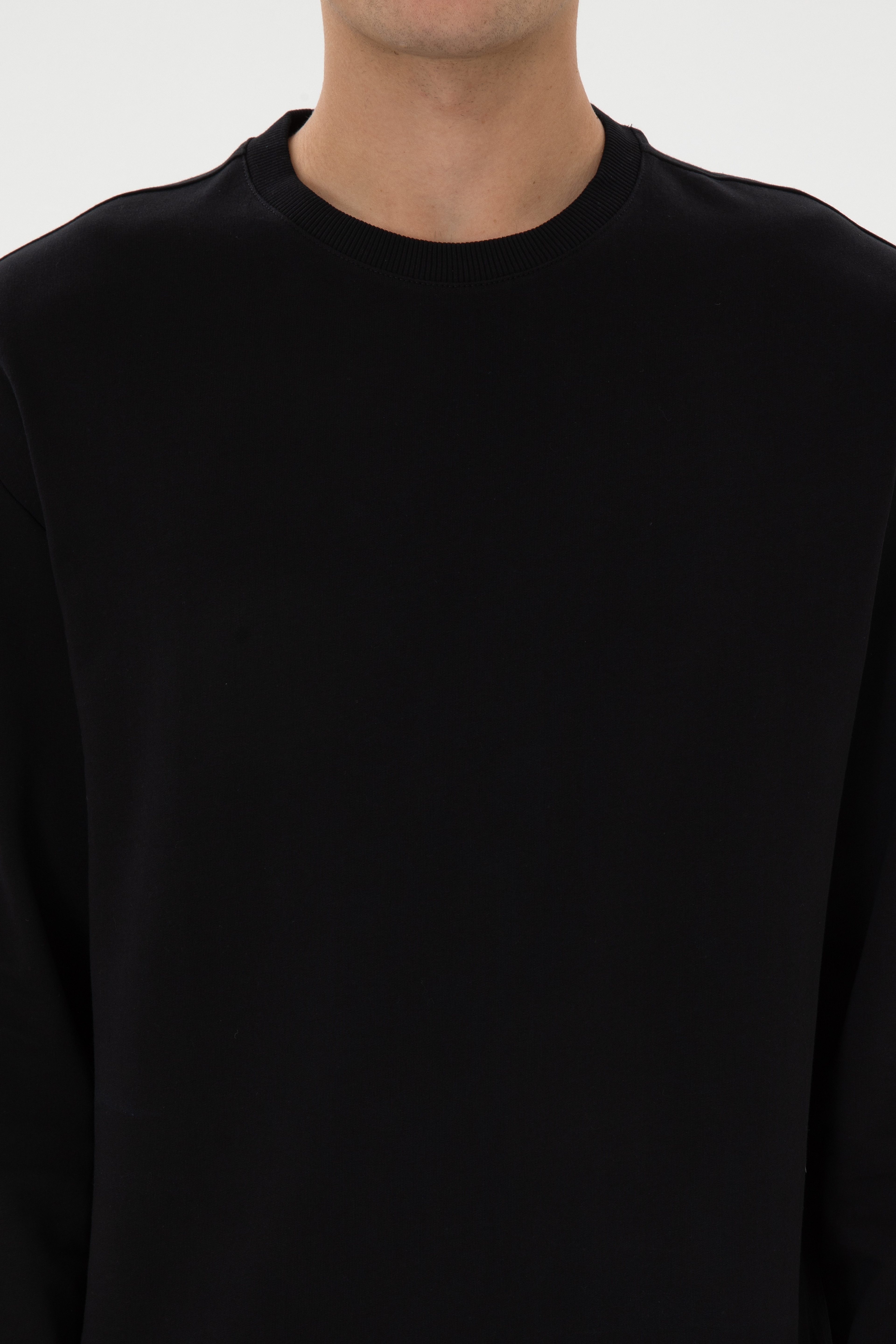Erkek Comfort Fit Bisiklet Yaka Siyah İnce Sweatshirt