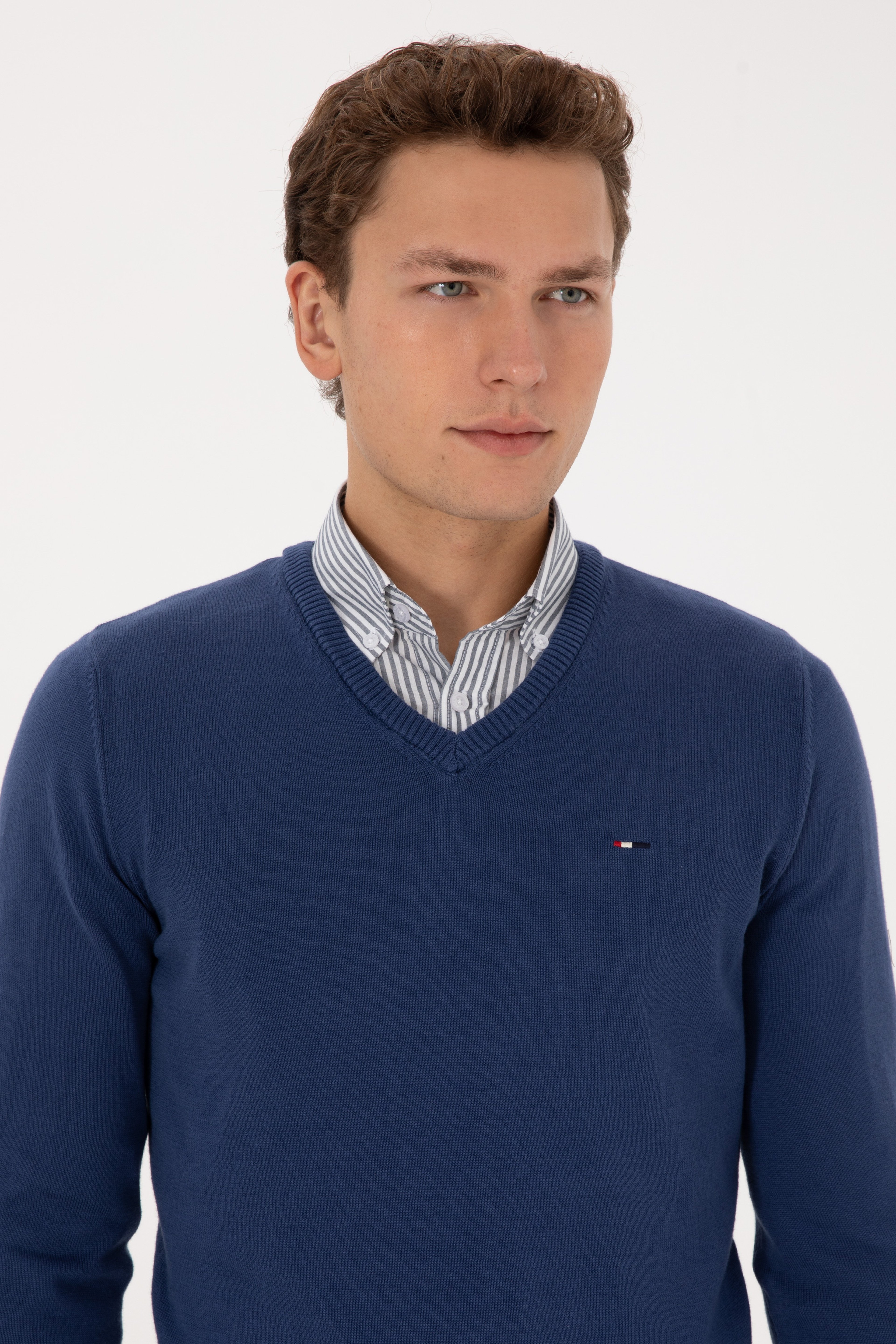 Erkek Slim Fit V Yaka İndigo Basic Kazak - Image 2