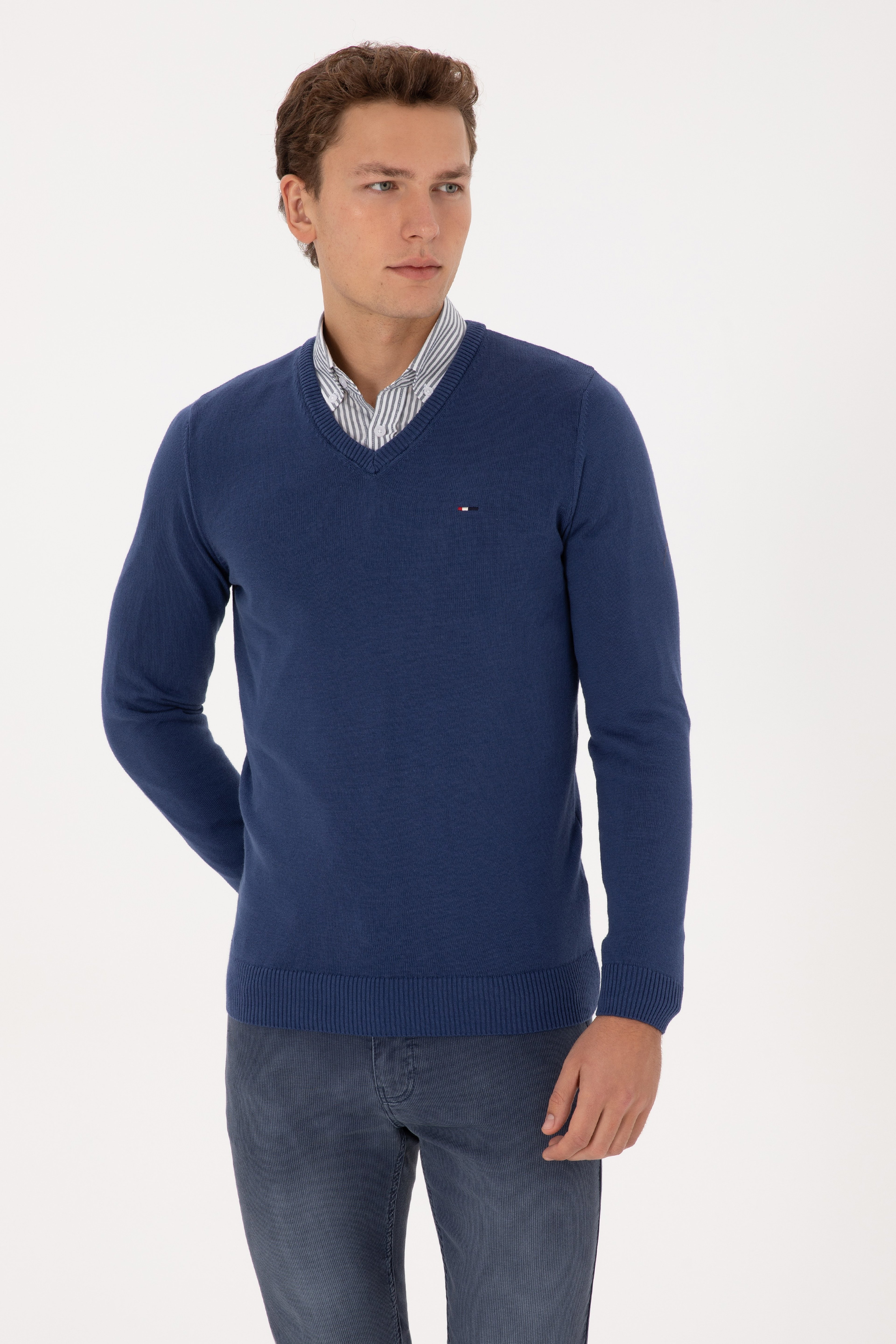 Erkek Slim Fit V Yaka İndigo Basic Kazak - Image 3