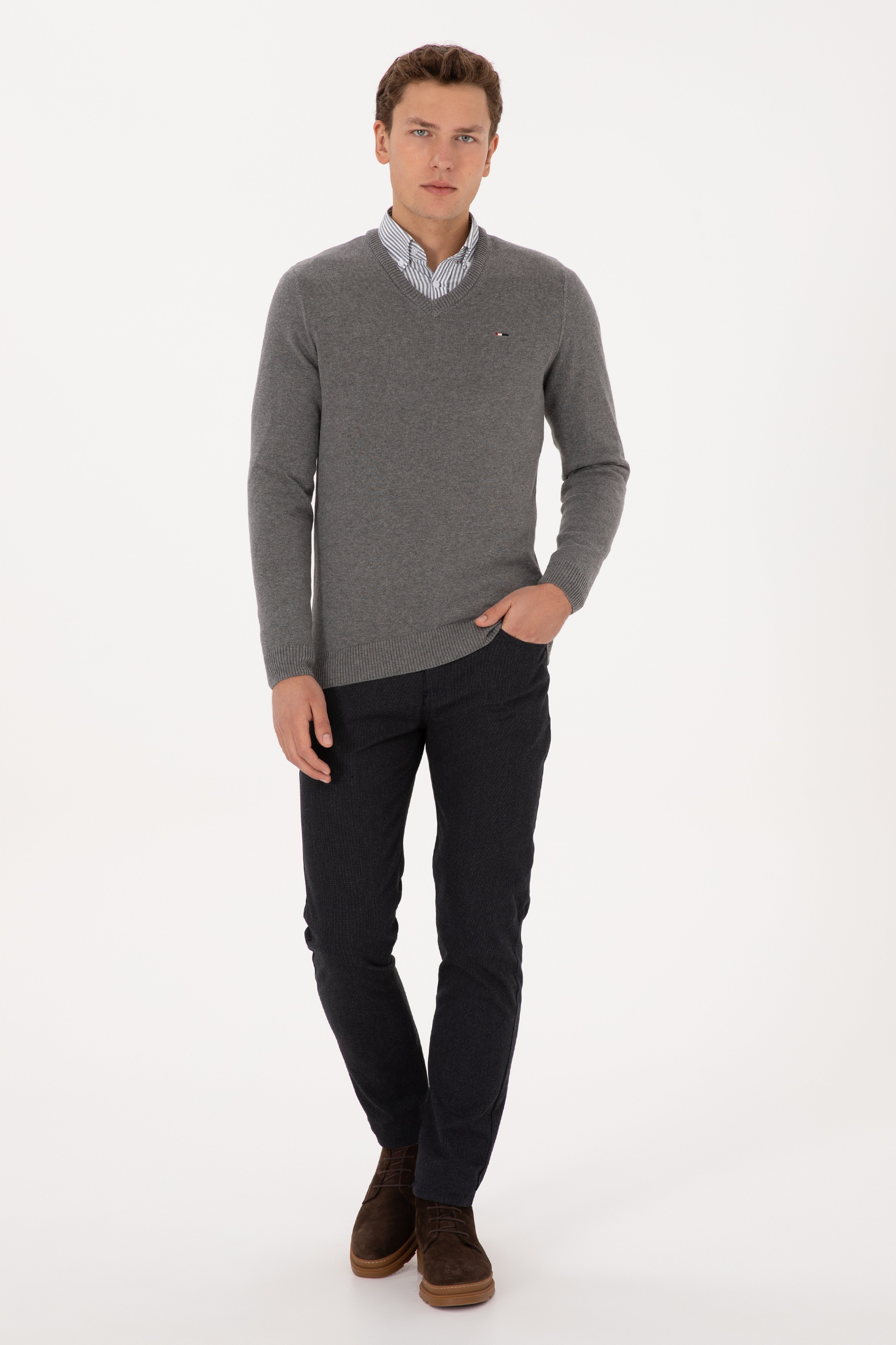 Erkek Slim Fit V Yaka Gri Melanj Basic Kazak - Image 4