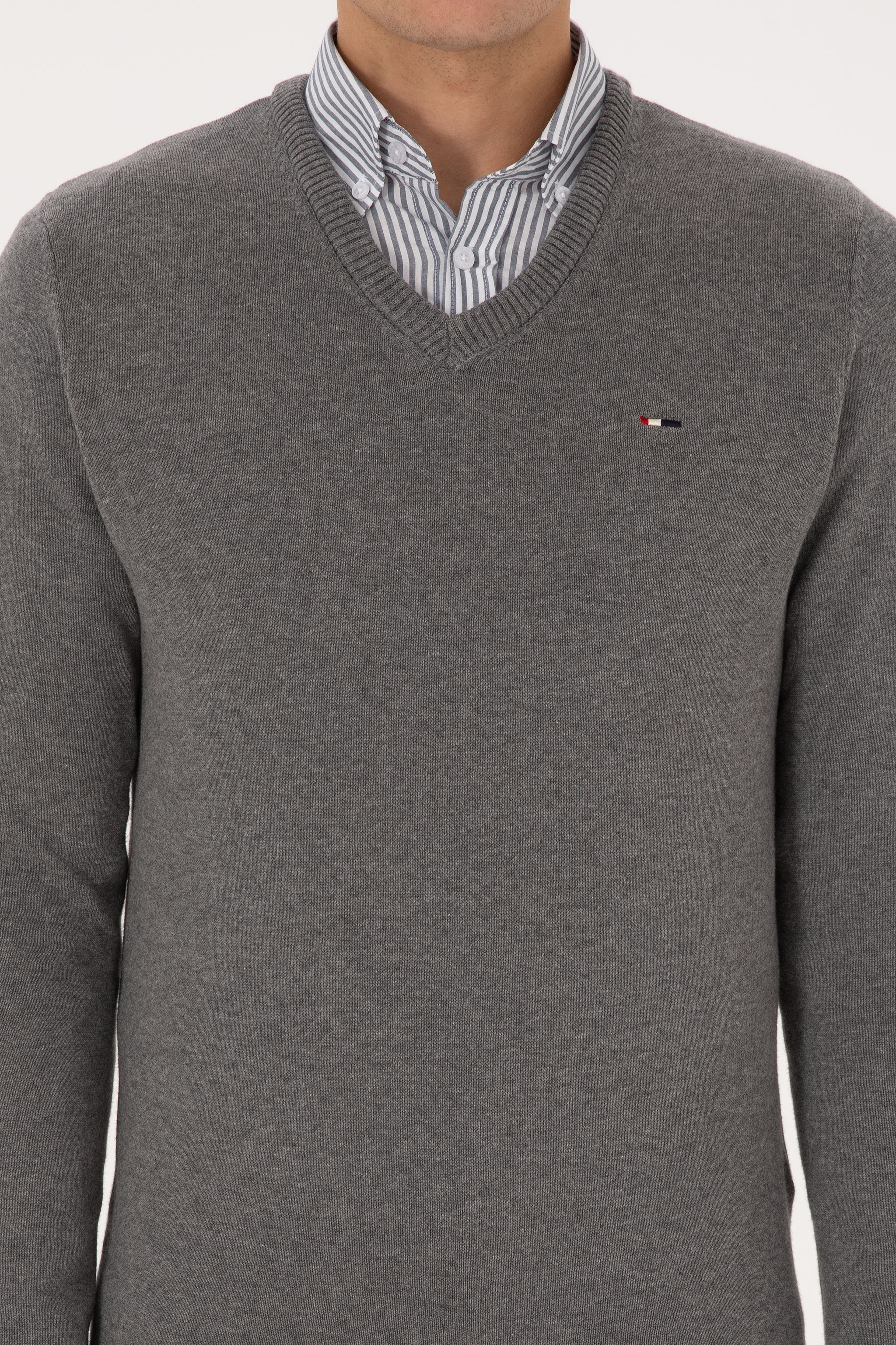 Erkek Slim Fit V Yaka Gri Melanj Basic Kazak