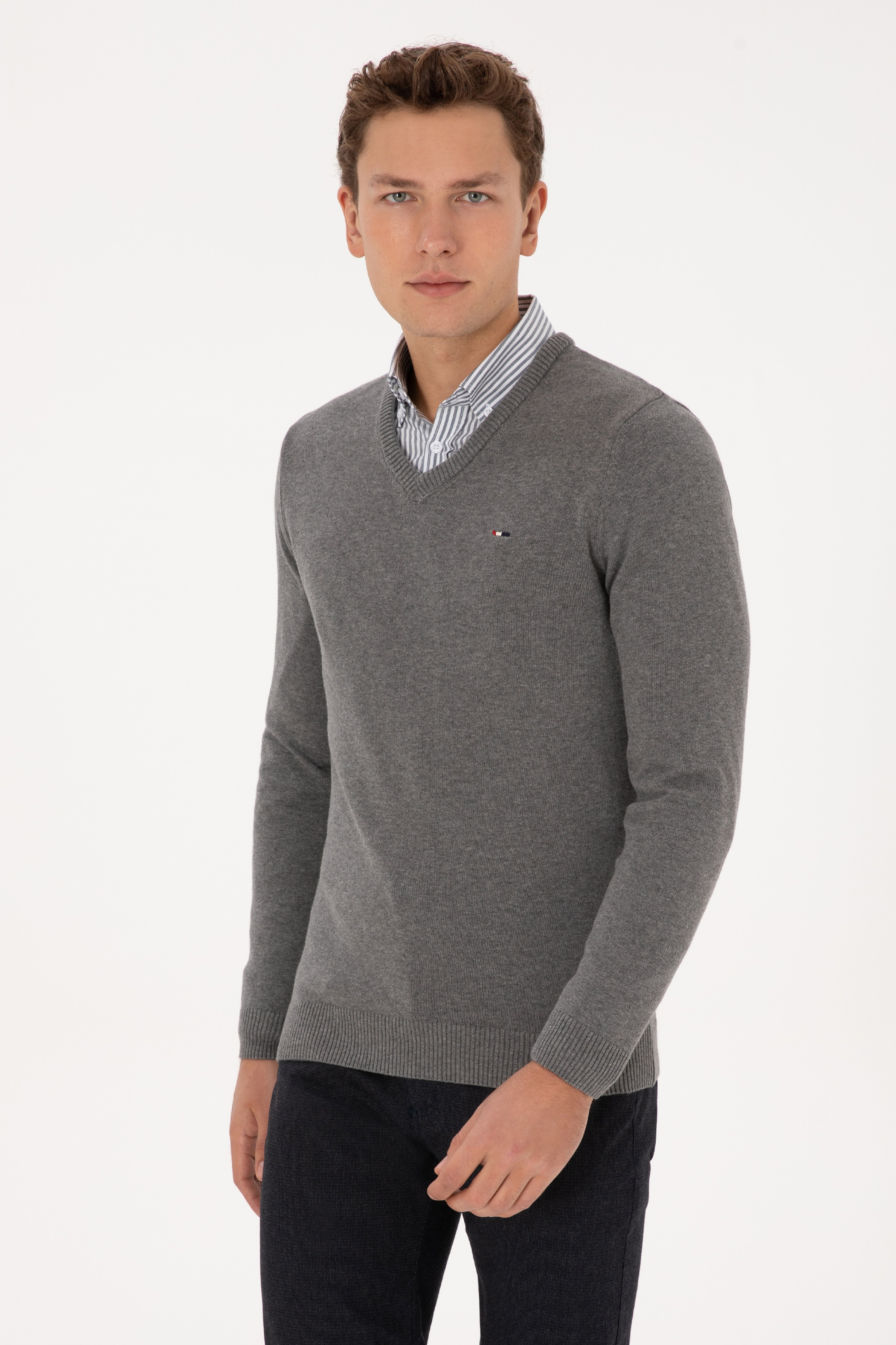 Erkek Slim Fit V Yaka Gri Melanj Basic Kazak