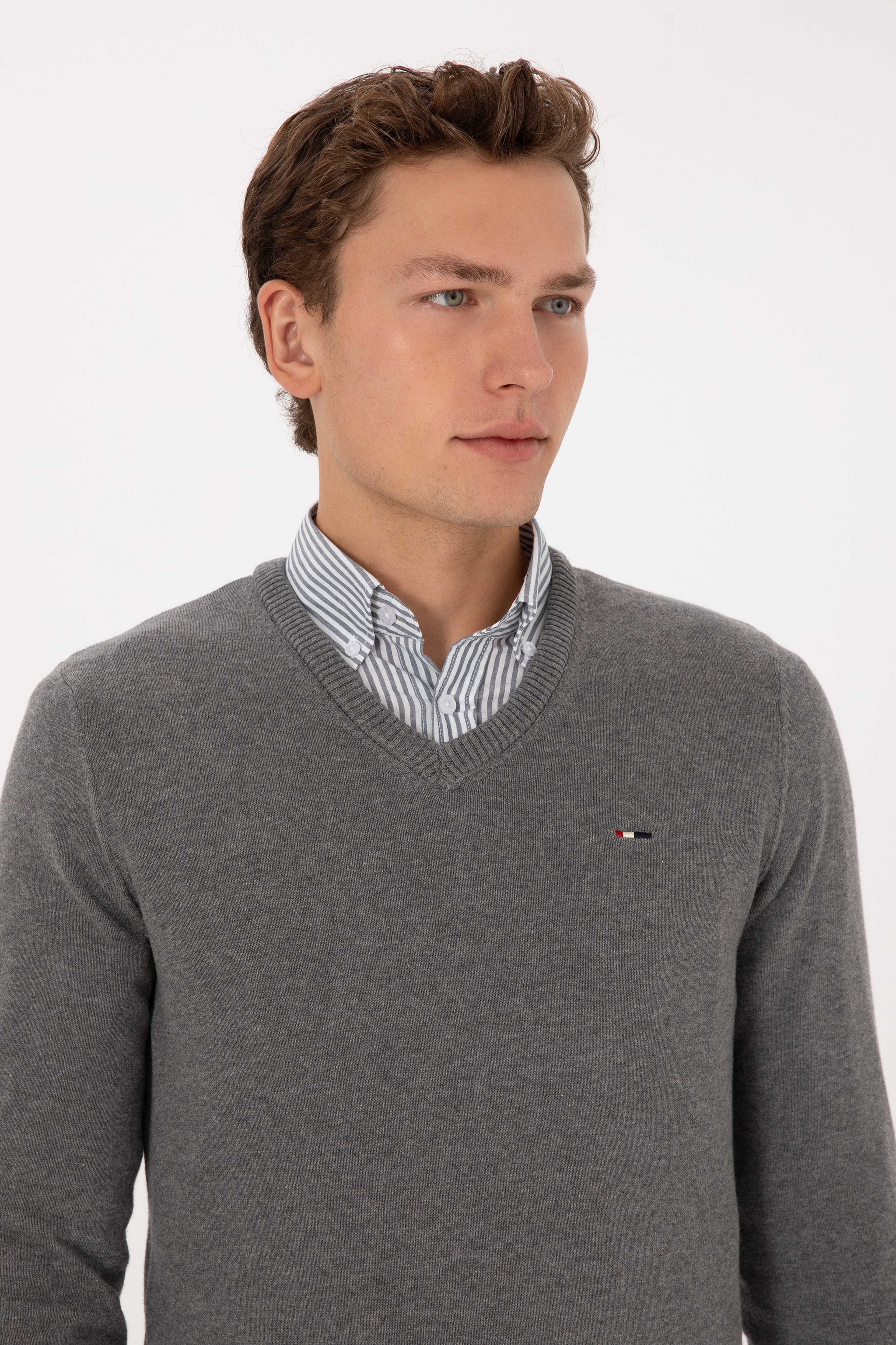 Erkek Slim Fit V Yaka Gri Melanj Basic Kazak - Image 2