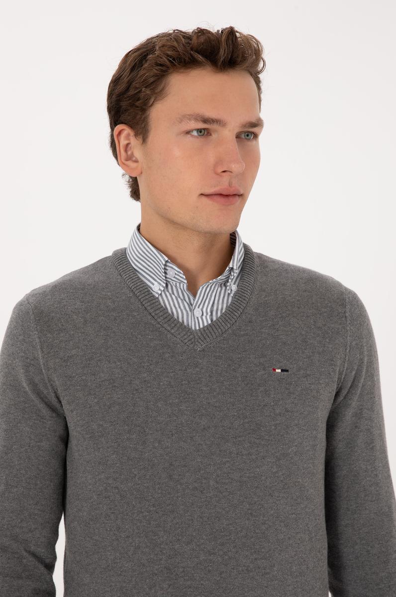 Erkek Slim Fit V Yaka Gri Melanj Basic Kazak