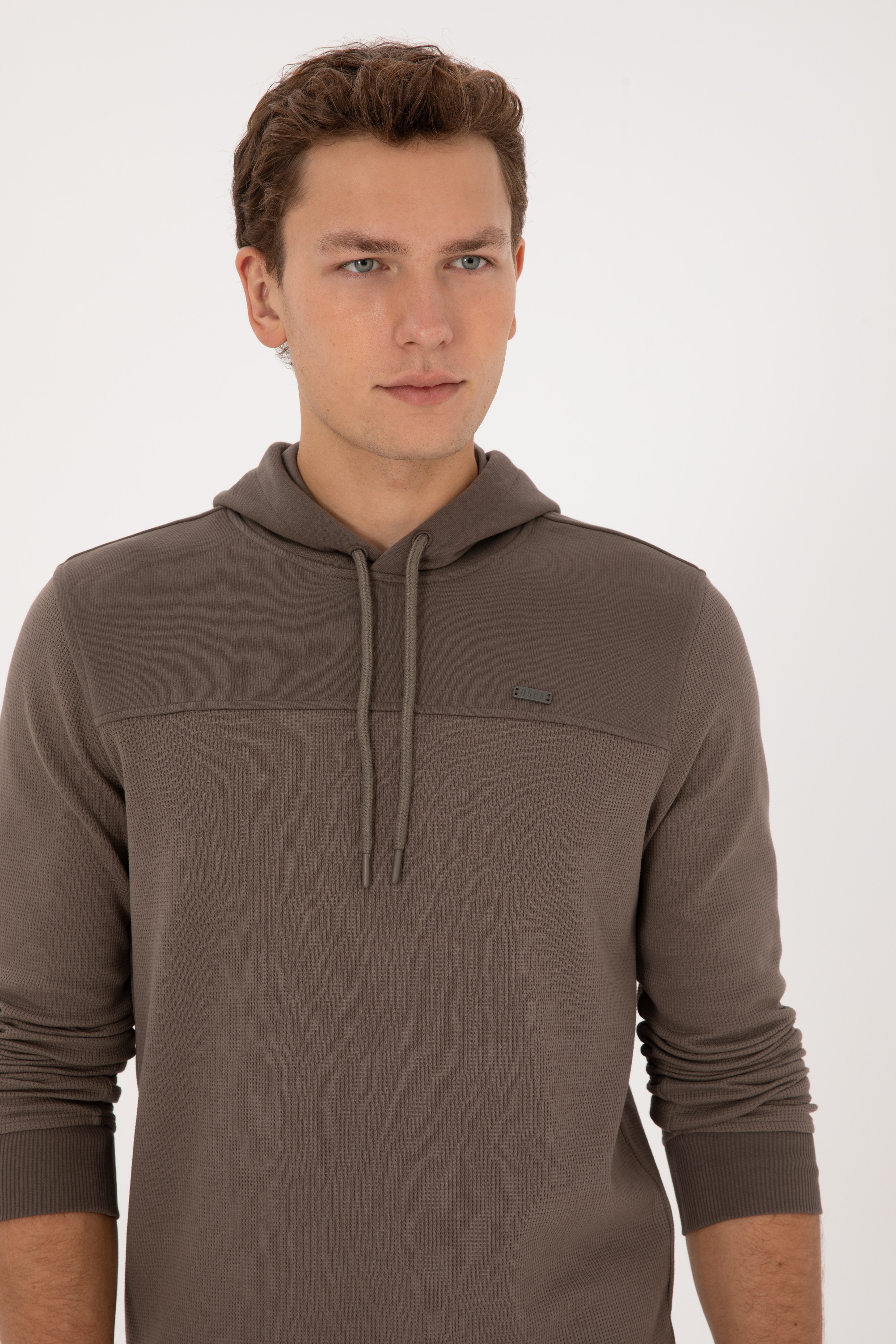 Erkek Regular Fit Kapüşonlu Petek Dokulu Vizon Sweatshirt - Image 2