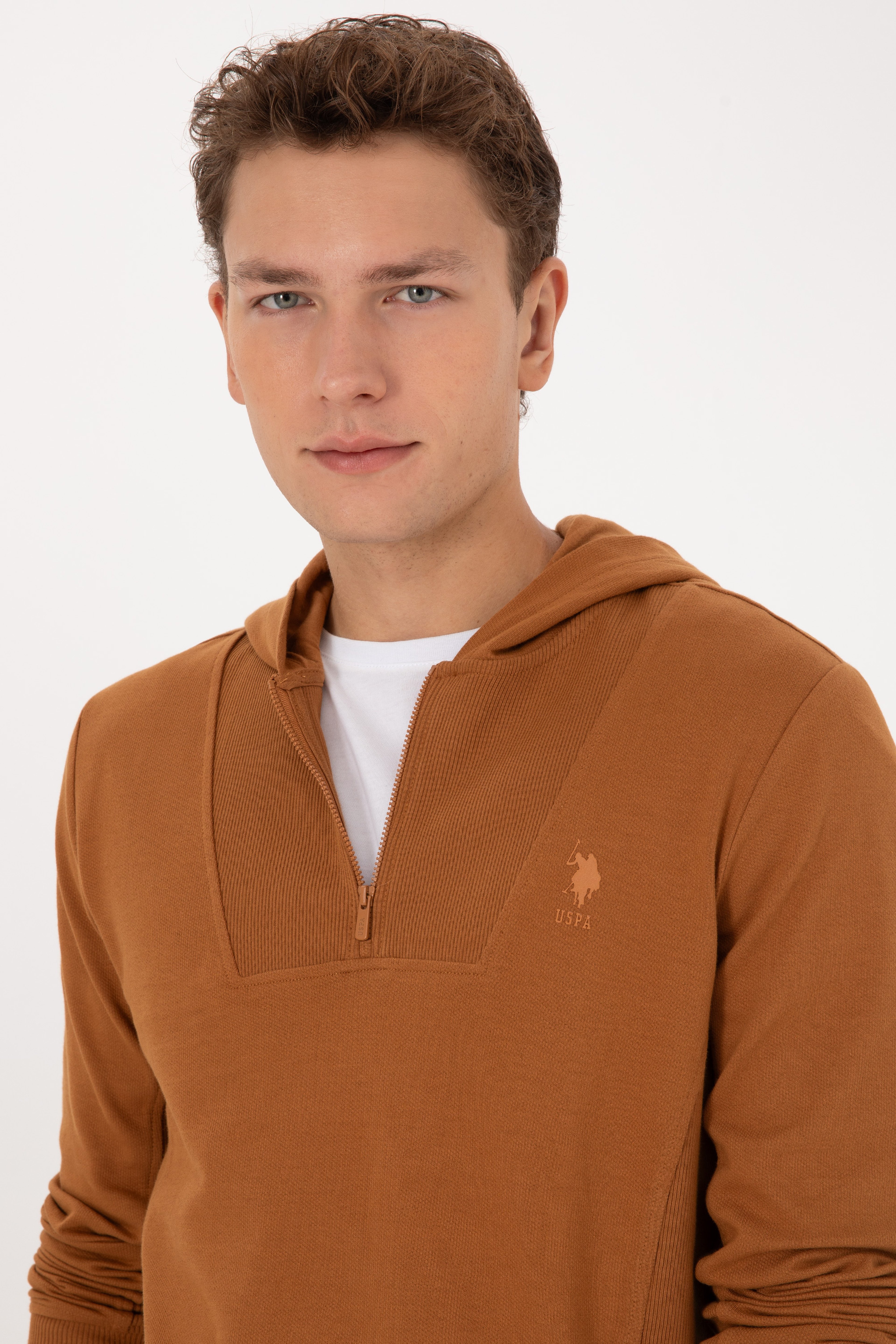 Erkek Regular Fit Yarım Fermuarlı Kapüşonlu Camel Sweatshirt - Image 2