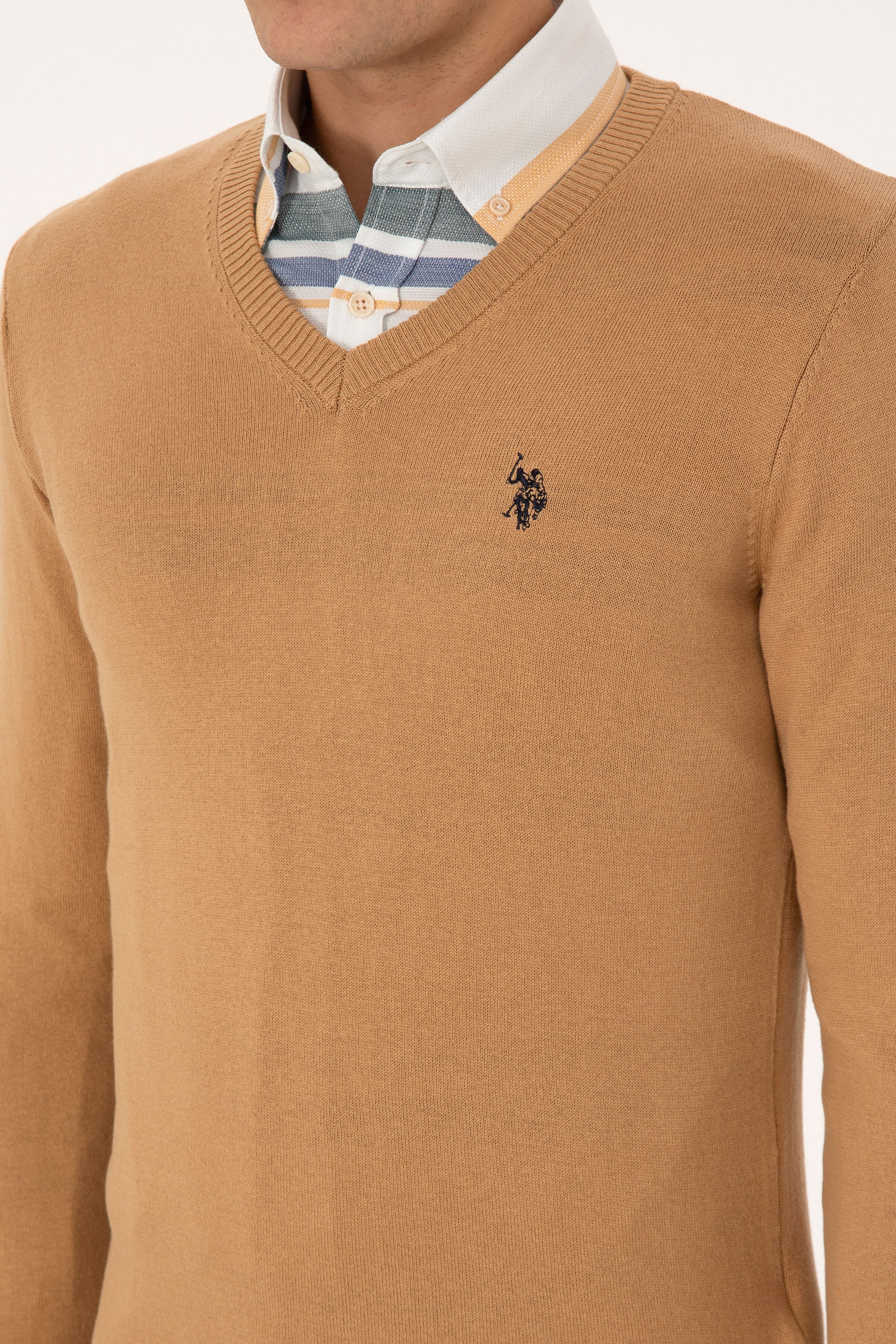 Erkek Slim Fit V Yaka Camel Basic Triko Kazak - Image 7