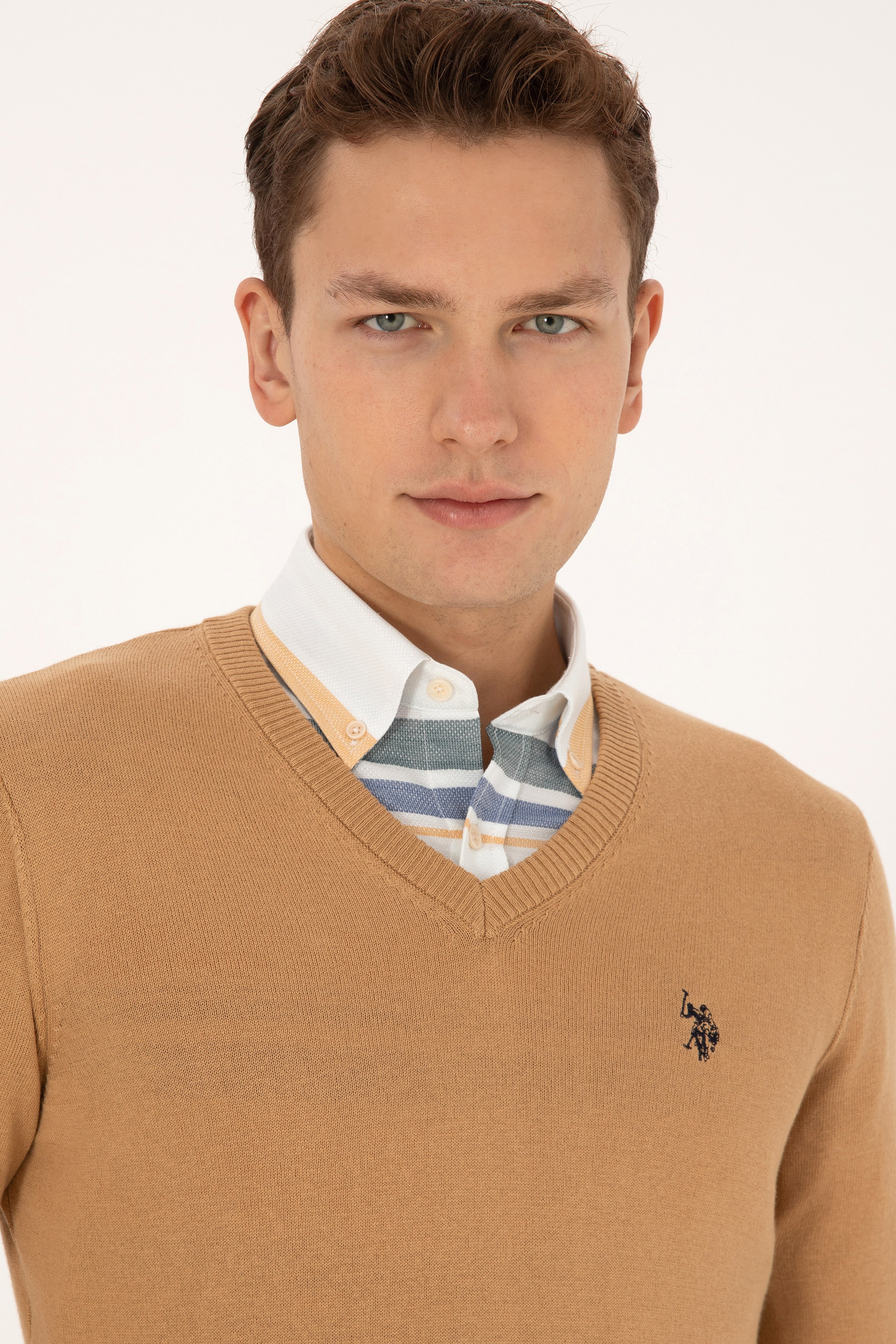 Erkek Slim Fit V Yaka Camel Basic Triko Kazak - Image 2