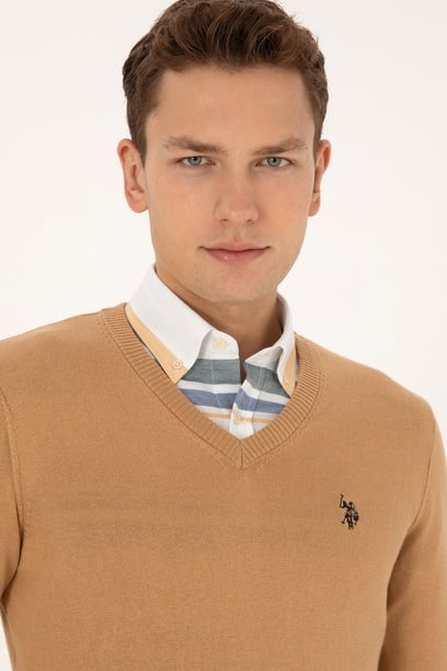 Erkek Slim Fit V Yaka Camel Basic Triko Kazak