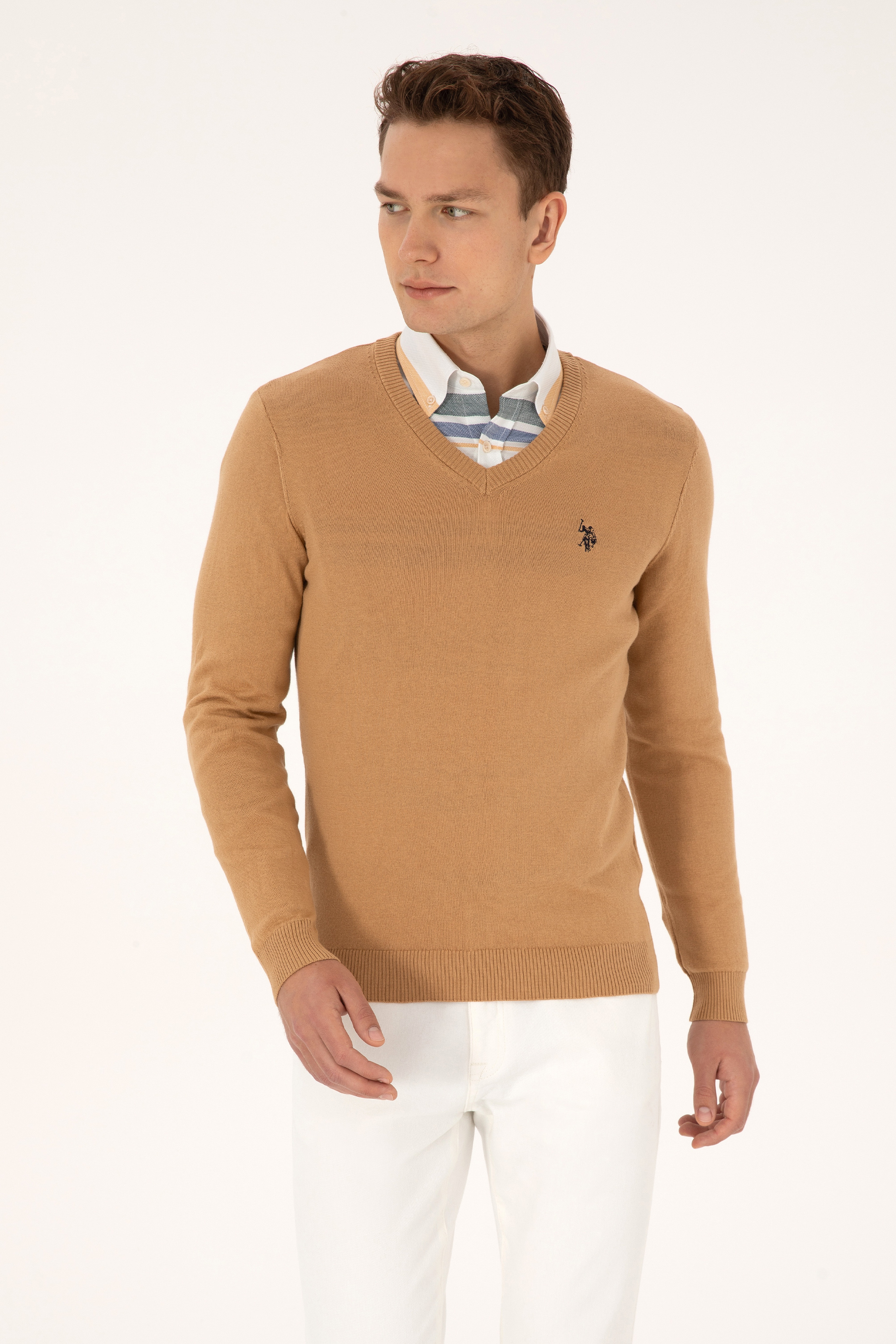 Erkek Slim Fit V Yaka Camel Basic Triko Kazak - Image 1