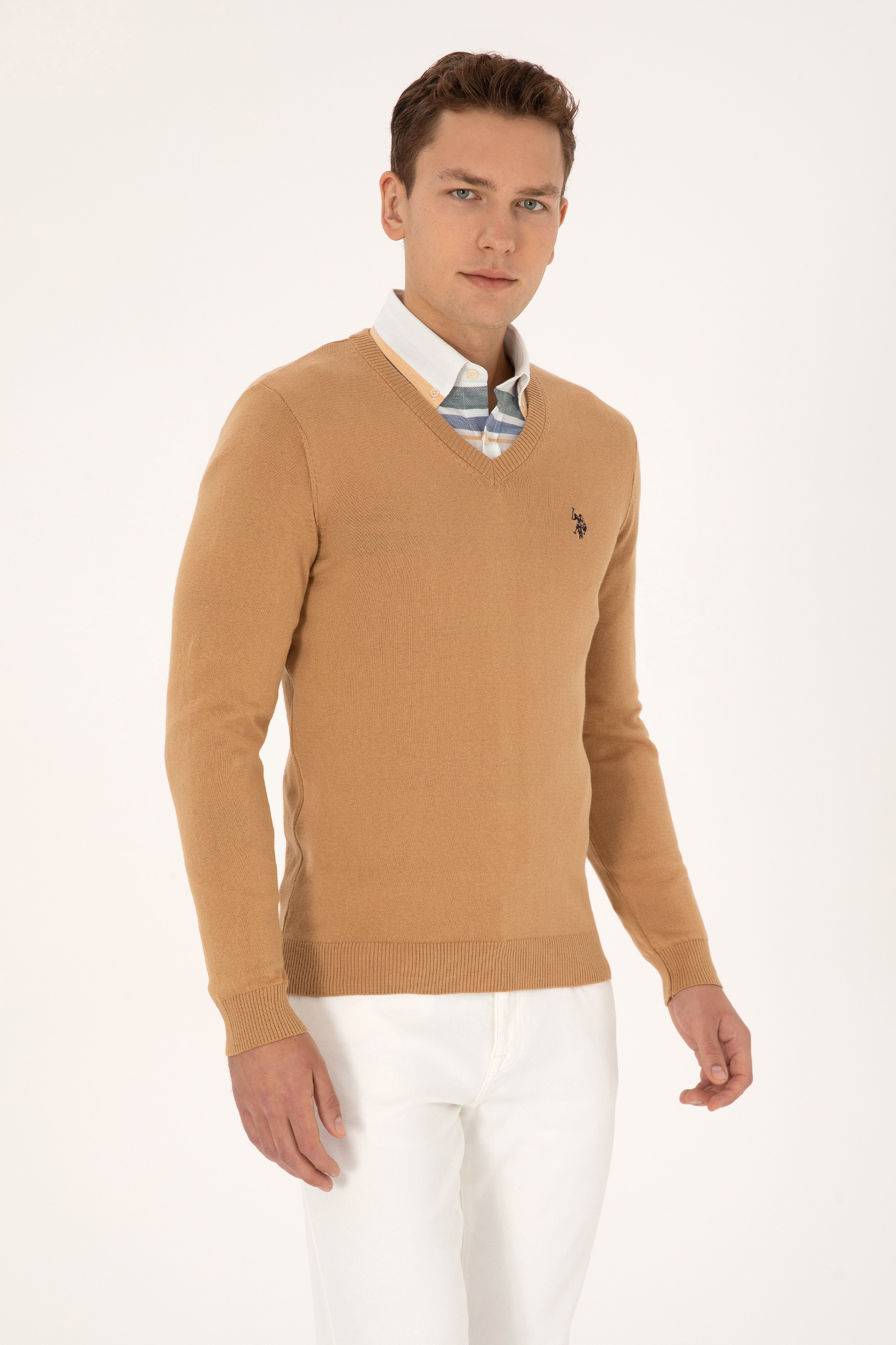 Erkek Slim Fit V Yaka Camel Basic Triko Kazak